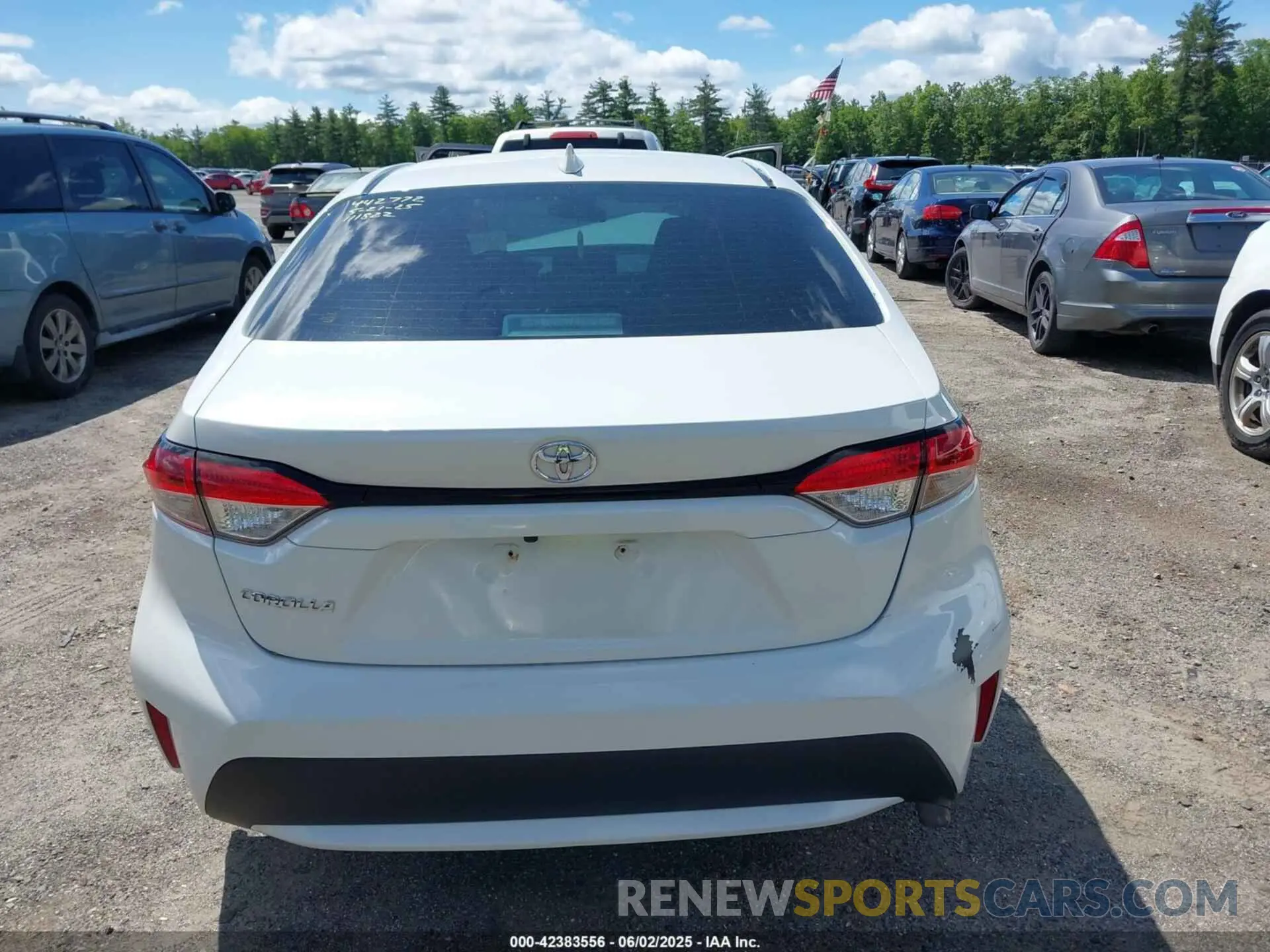 17 Photograph of a damaged car 5YFEPRAE0LP111822 TOYOTA COROLLA 2020