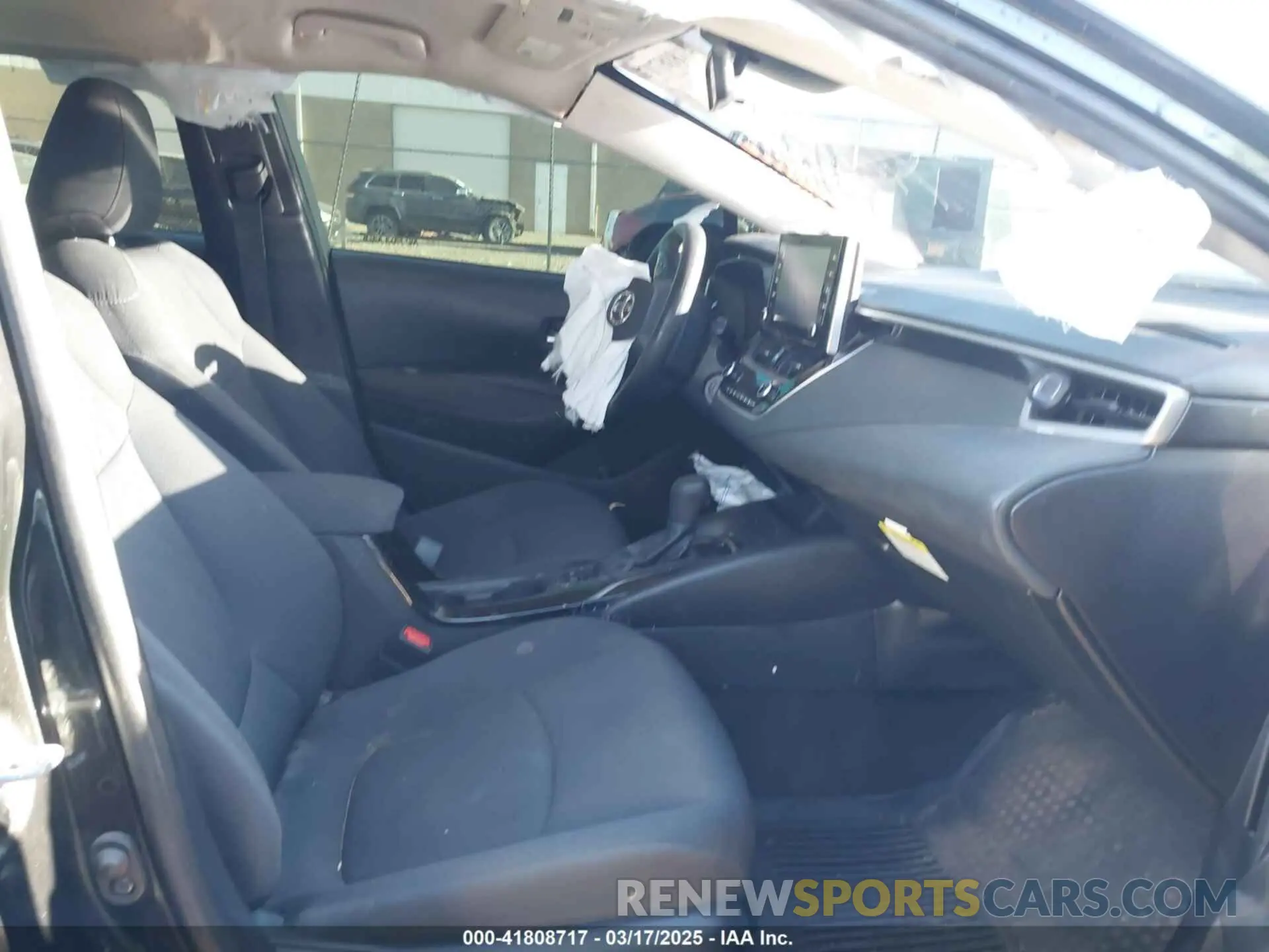 5 Photograph of a damaged car 5YFEPRAE0LP113960 TOYOTA COROLLA 2020
