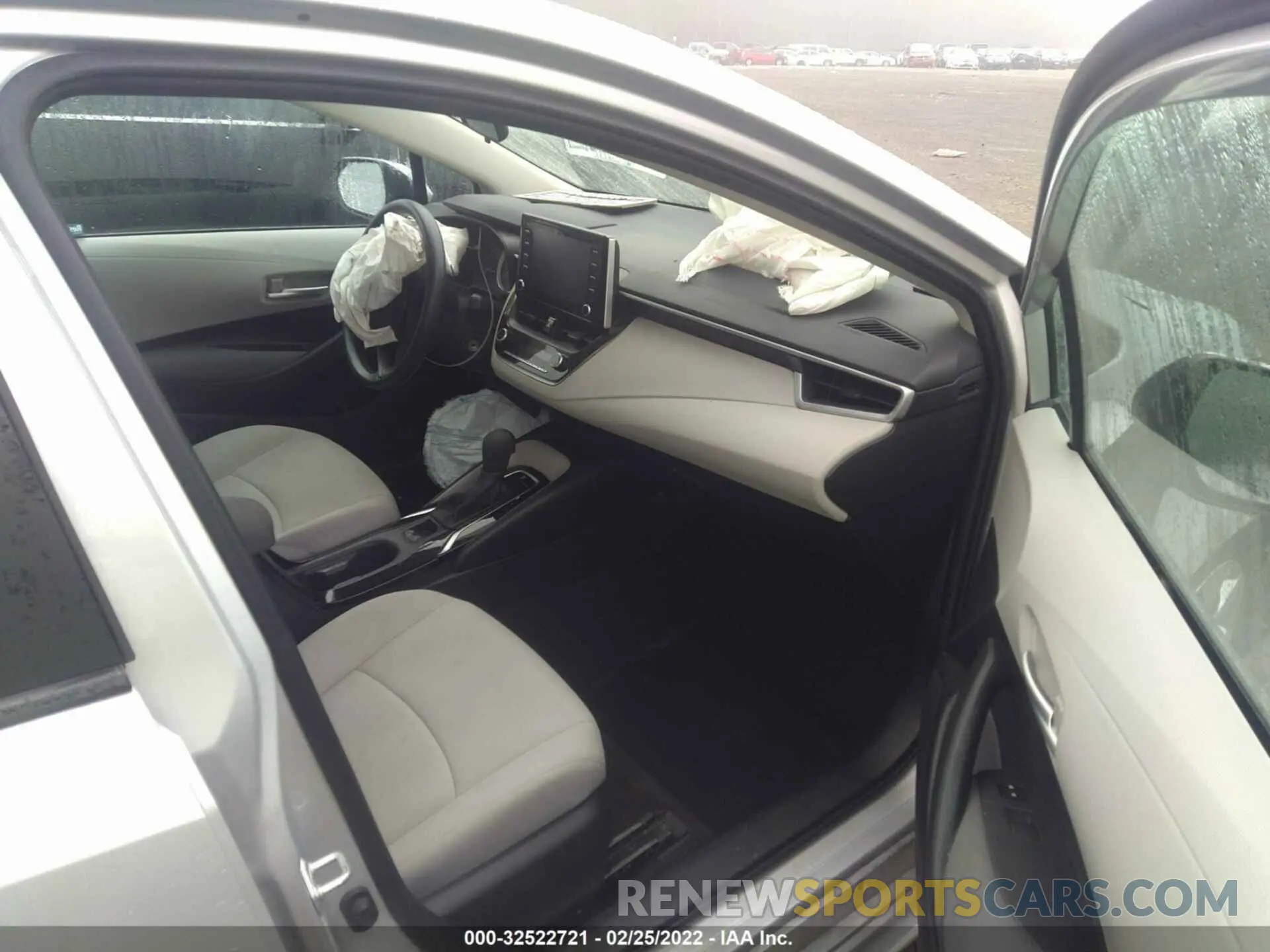 5 Photograph of a damaged car 5YFEPRAE0LP128409 TOYOTA COROLLA 2020