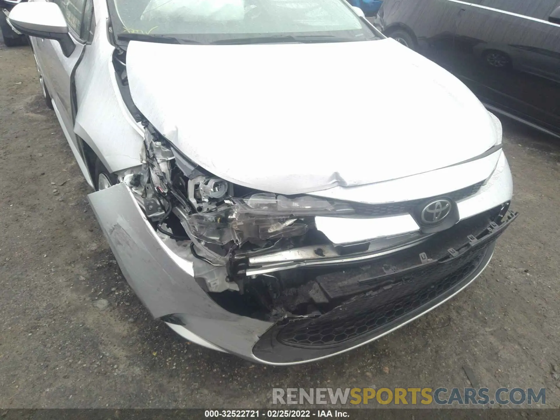 6 Photograph of a damaged car 5YFEPRAE0LP128409 TOYOTA COROLLA 2020