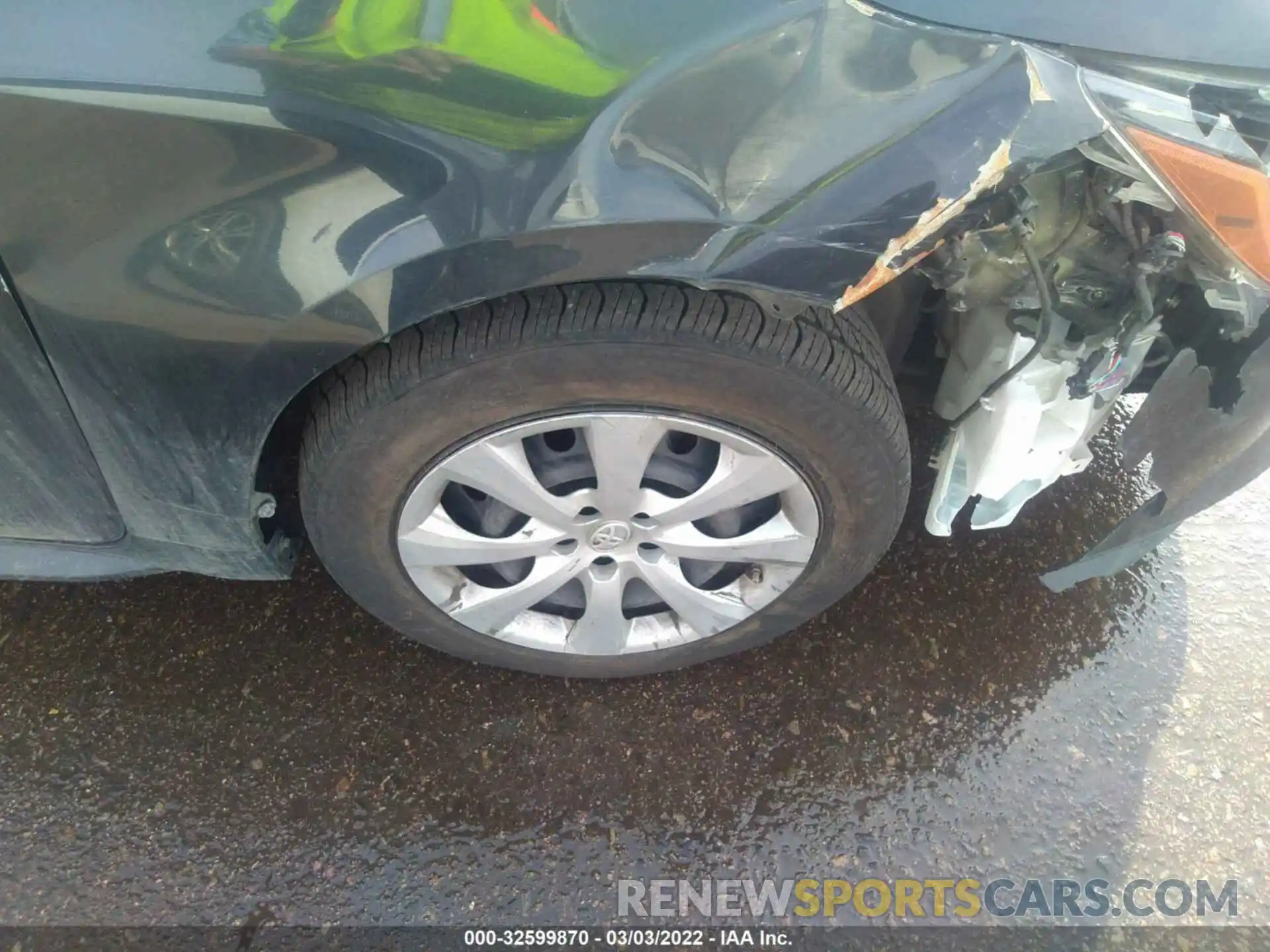 15 Photograph of a damaged car 5YFEPRAE1LP028335 TOYOTA COROLLA 2020