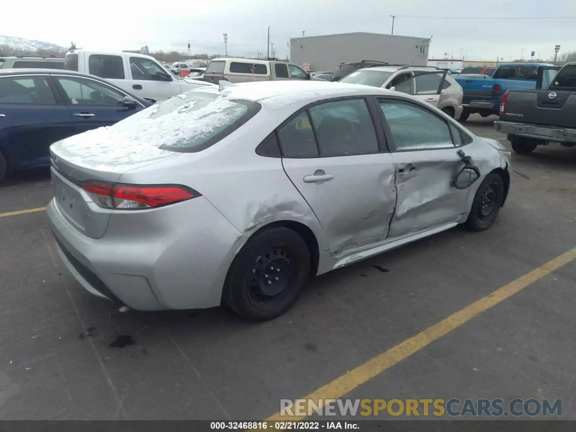 4 Photograph of a damaged car 5YFEPRAE1LP055776 TOYOTA COROLLA 2020