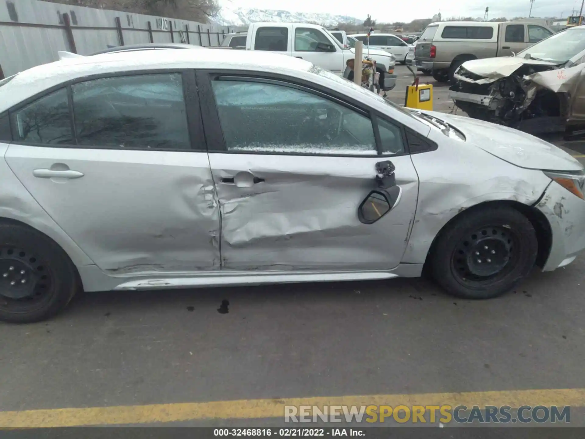 6 Photograph of a damaged car 5YFEPRAE1LP055776 TOYOTA COROLLA 2020