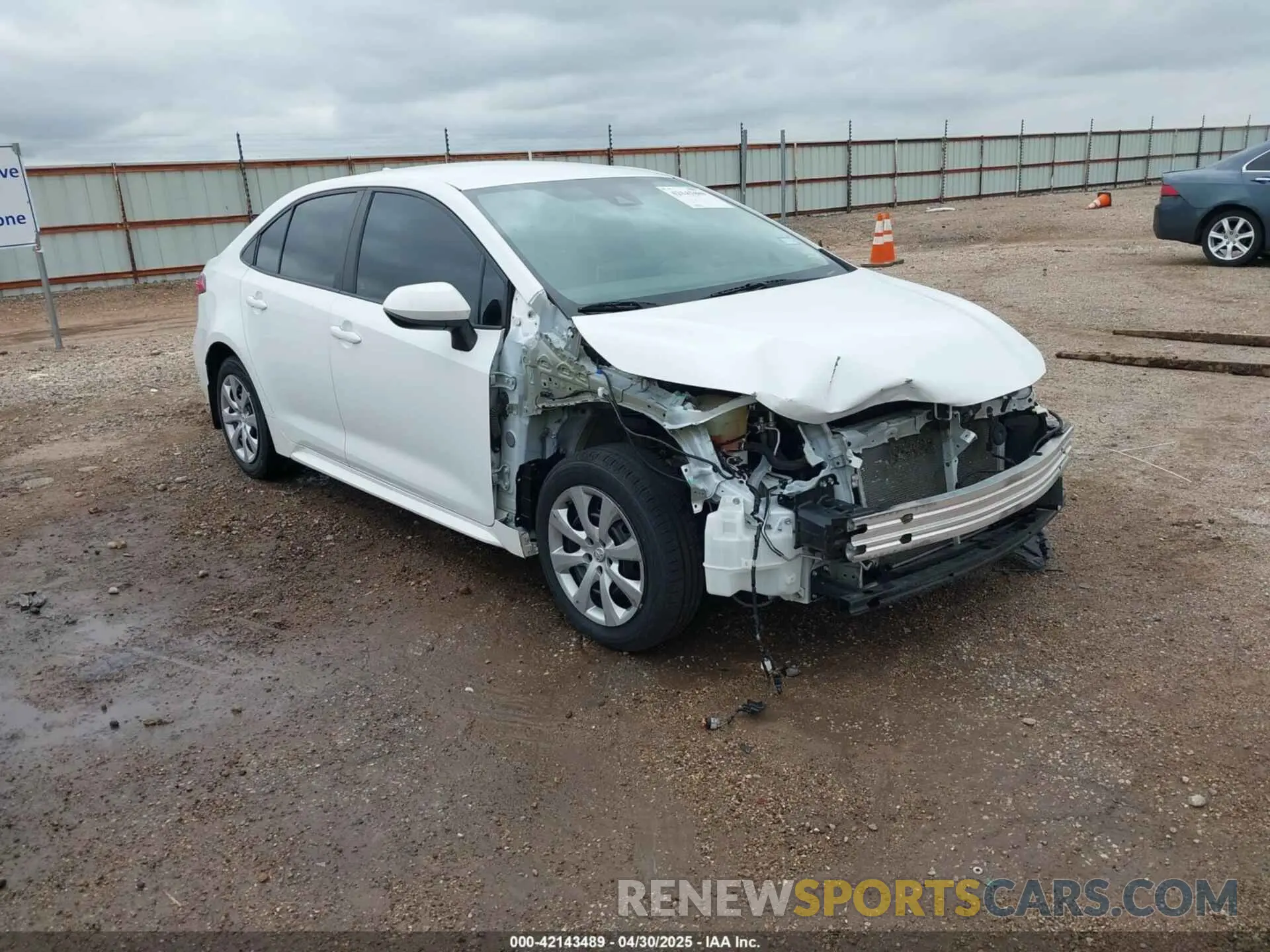 1 Photograph of a damaged car 5YFEPRAE1LP061979 TOYOTA COROLLA 2020