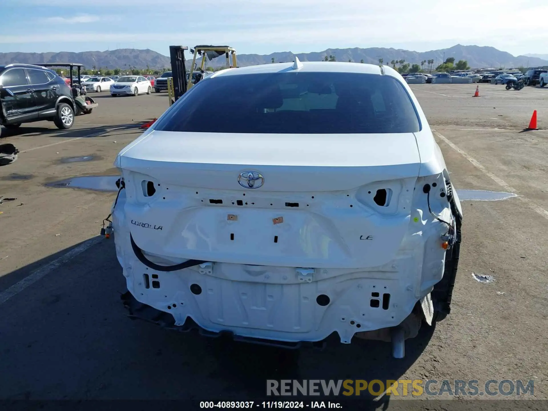 17 Photograph of a damaged car 5YFEPRAE1LP073145 TOYOTA COROLLA 2020