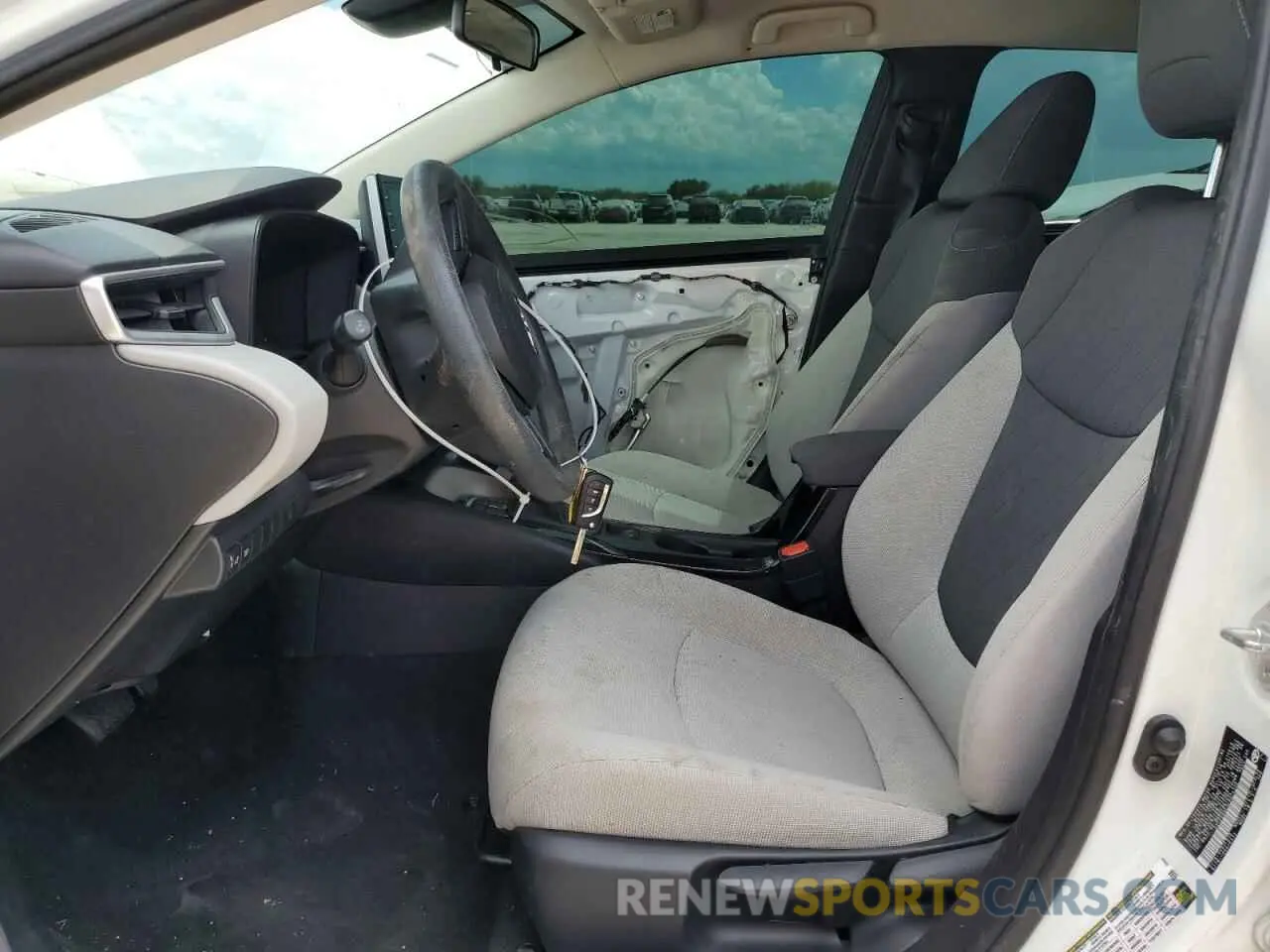 7 Photograph of a damaged car 5YFEPRAE1LP074330 TOYOTA COROLLA 2020