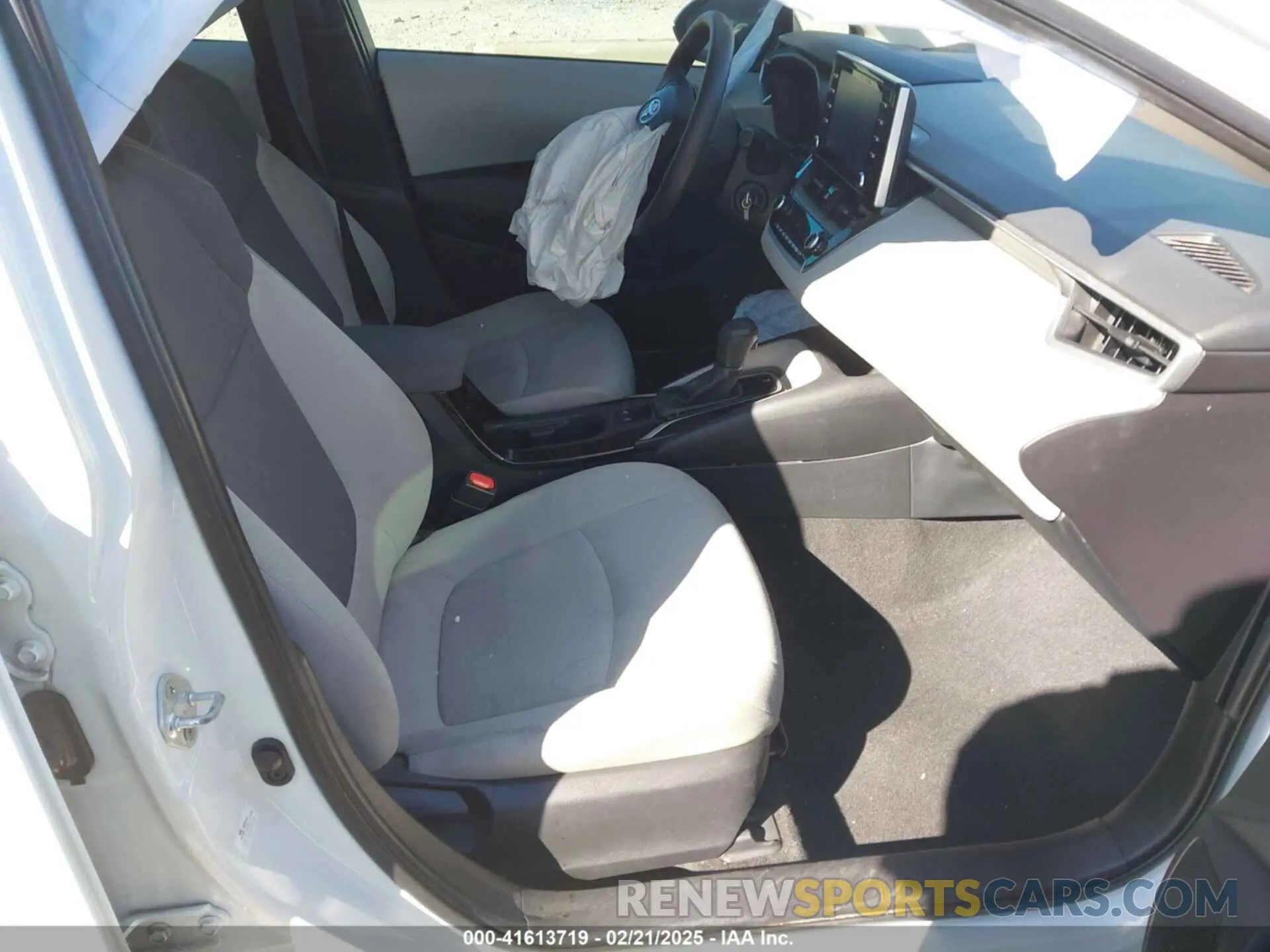5 Photograph of a damaged car 5YFEPRAE1LP074621 TOYOTA COROLLA 2020