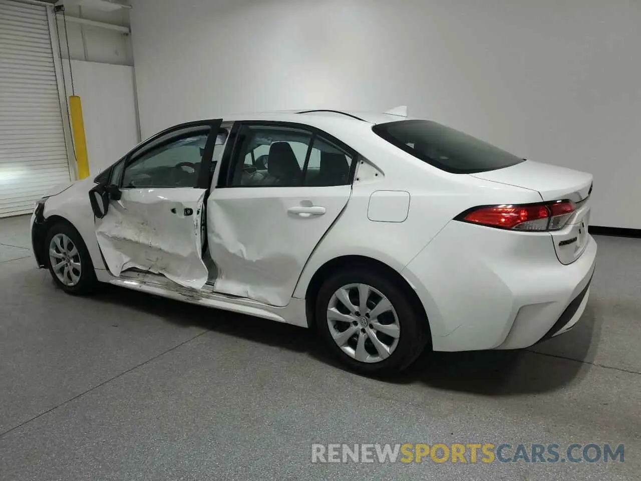 2 Photograph of a damaged car 5YFEPRAE1LP078653 TOYOTA COROLLA 2020
