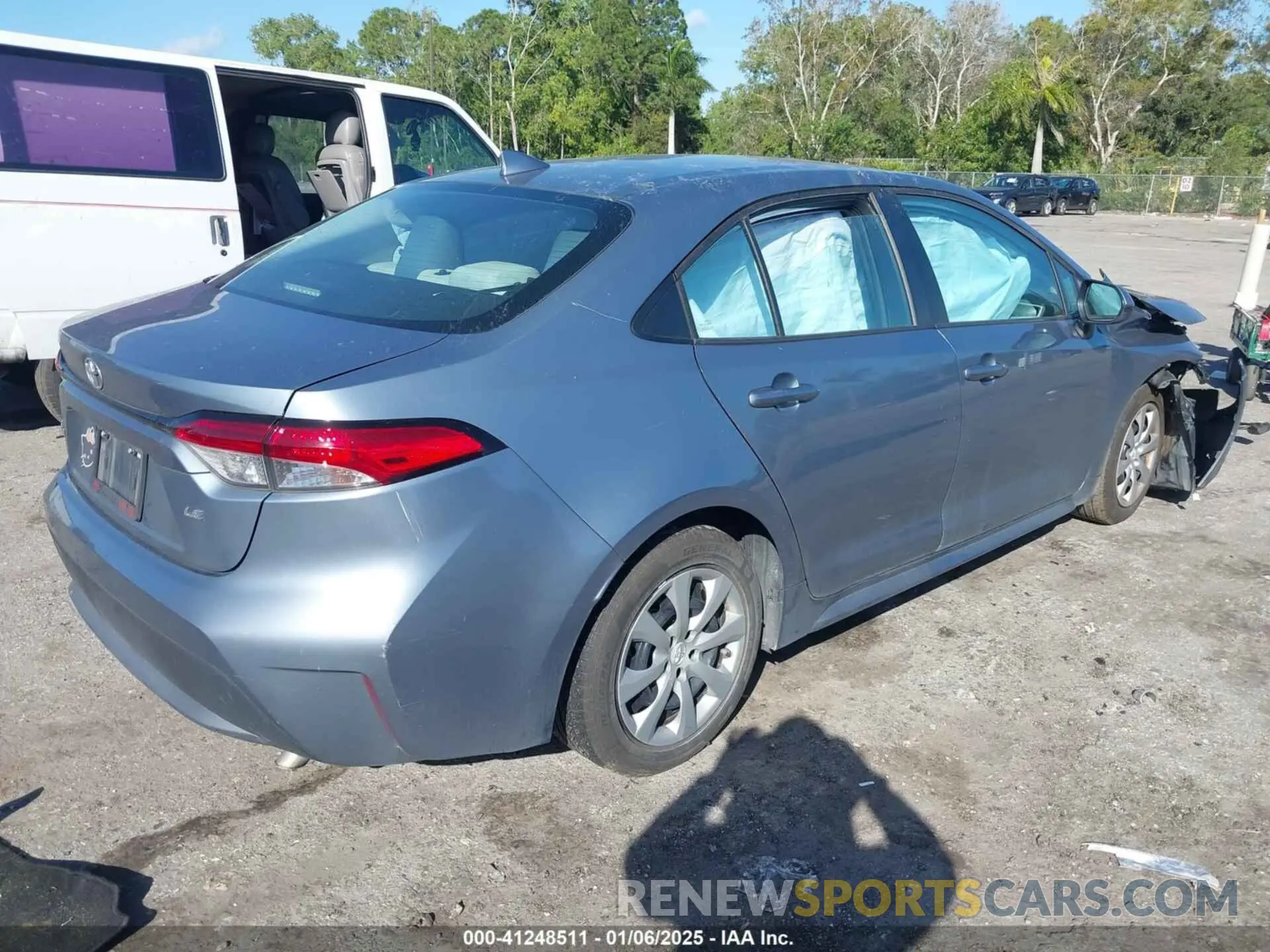 4 Photograph of a damaged car 5YFEPRAE1LP083285 TOYOTA COROLLA 2020