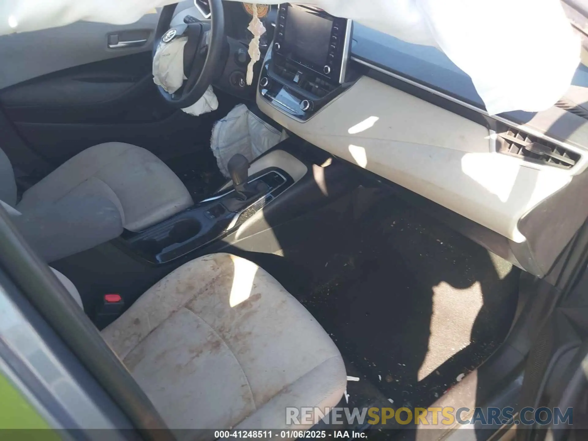 5 Photograph of a damaged car 5YFEPRAE1LP083285 TOYOTA COROLLA 2020