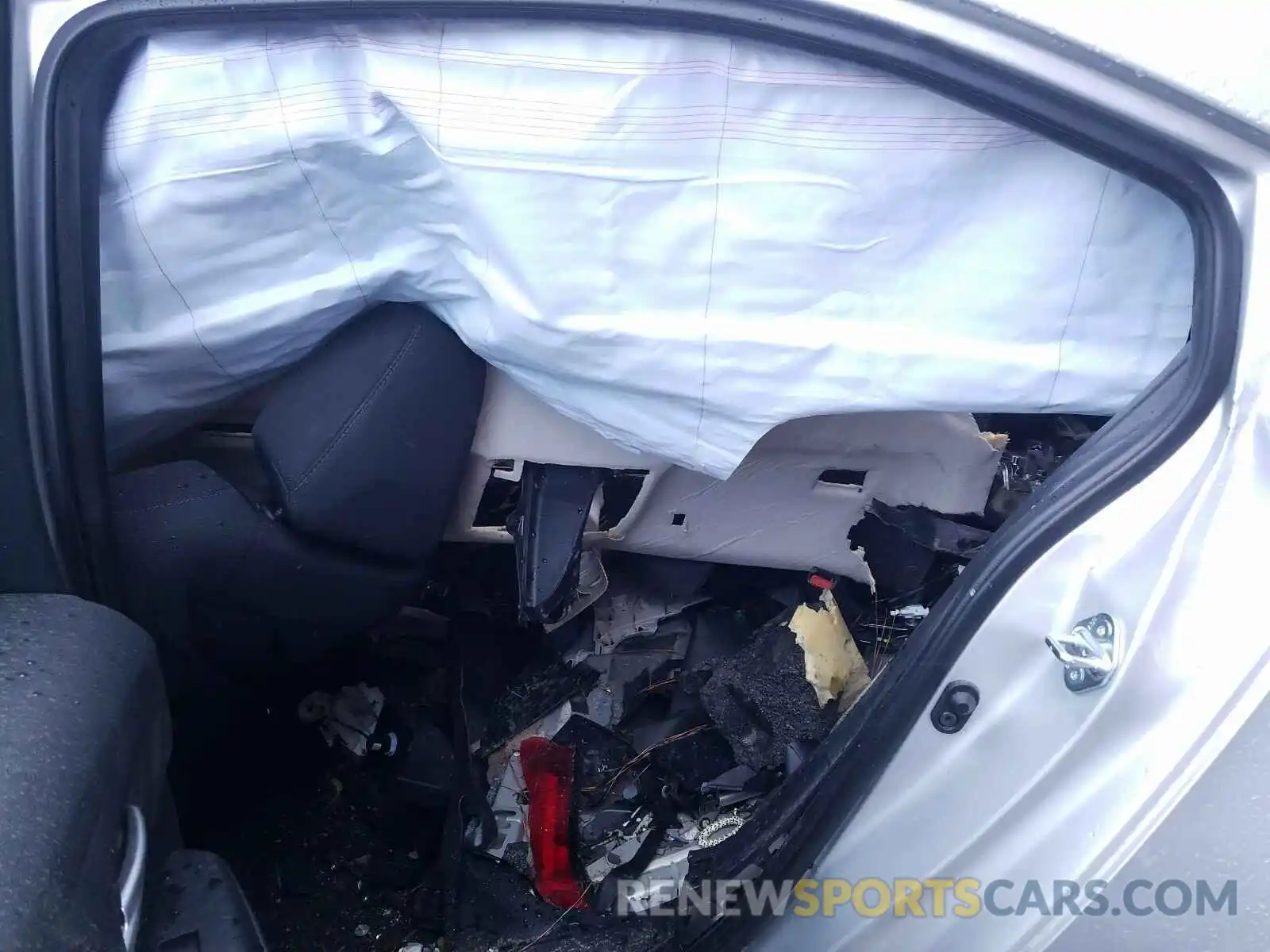 6 Photograph of a damaged car 5YFEPRAE1LP083318 TOYOTA COROLLA 2020