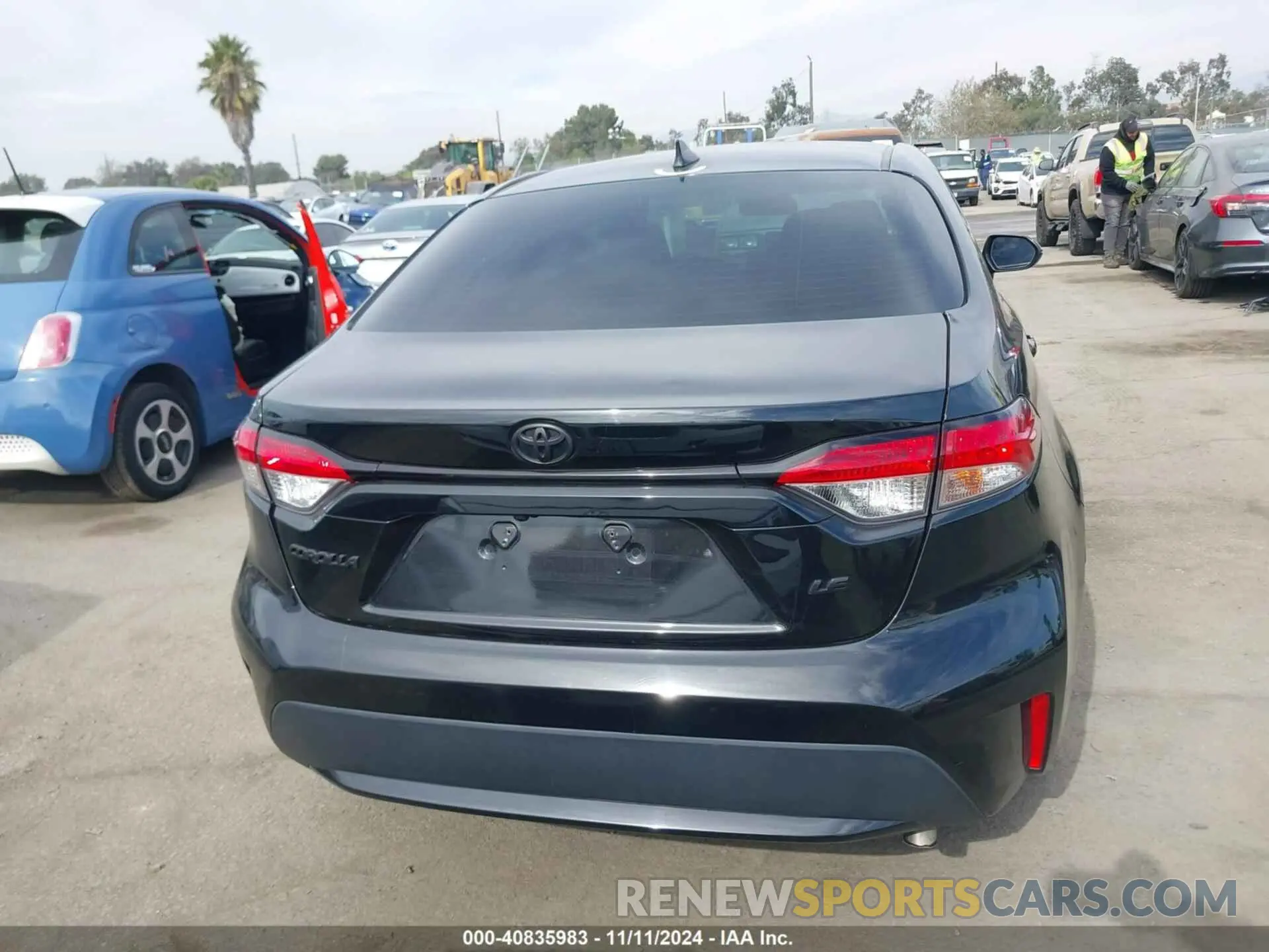 17 Photograph of a damaged car 5YFEPRAE1LP097624 TOYOTA COROLLA 2020