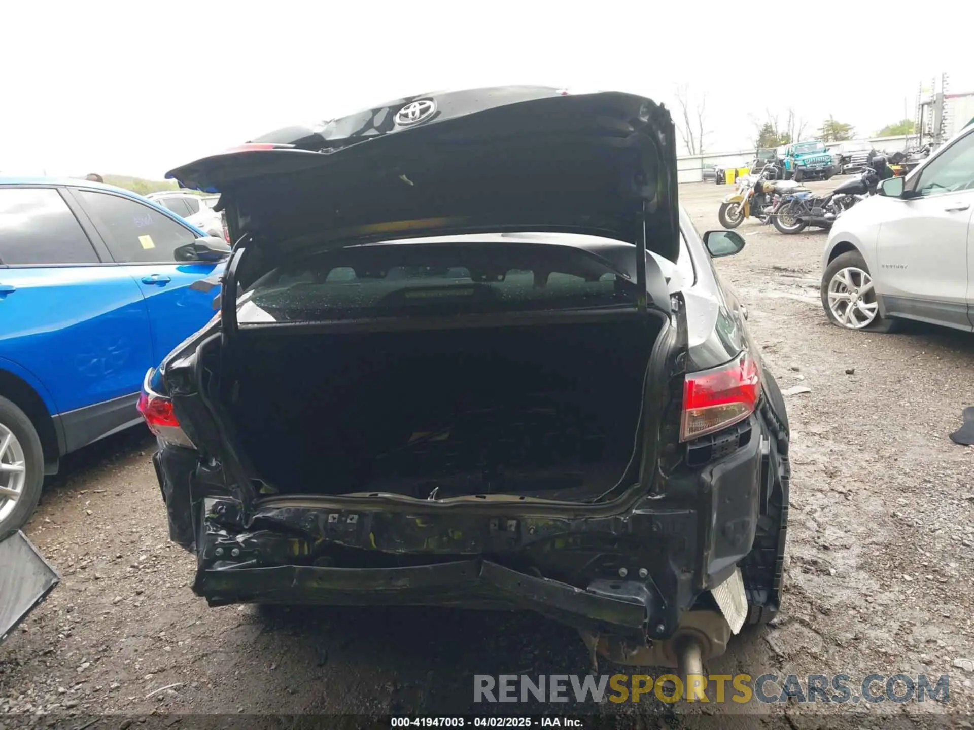 17 Photograph of a damaged car 5YFEPRAE1LP100893 TOYOTA COROLLA 2020
