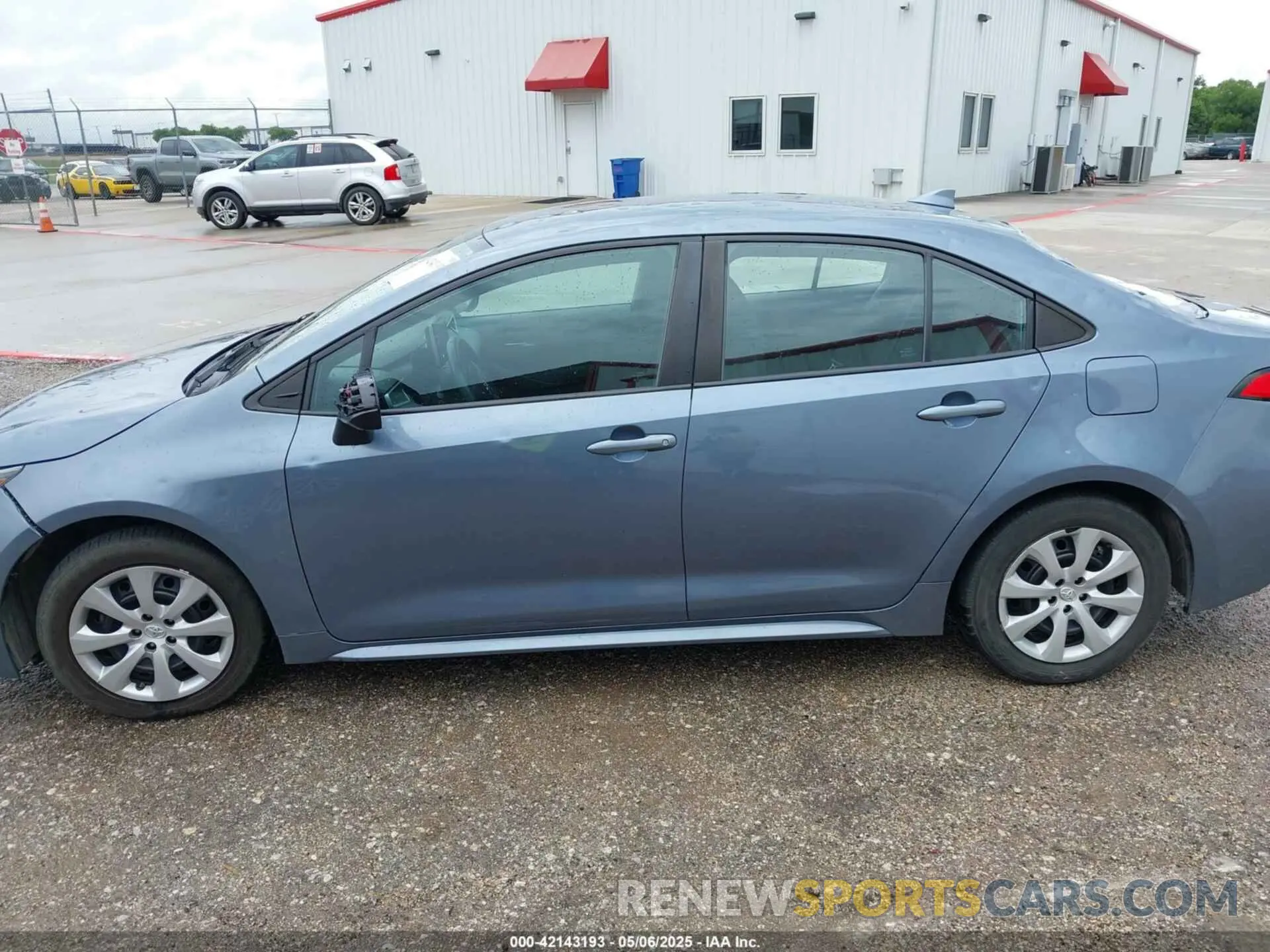 13 Photograph of a damaged car 5YFEPRAE1LP105317 TOYOTA COROLLA 2020