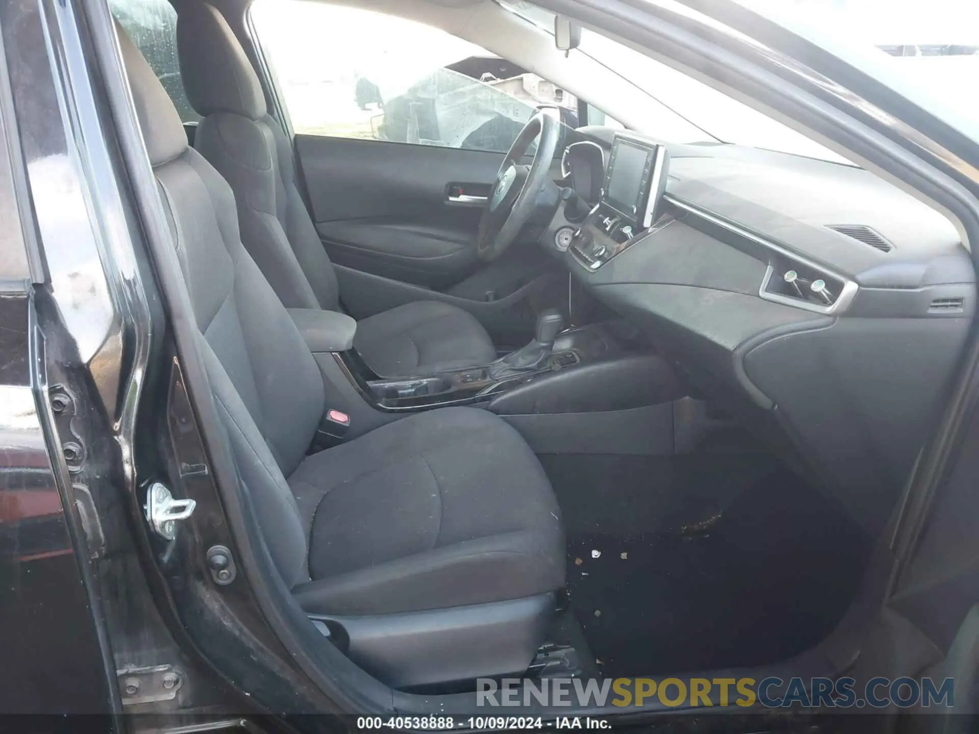 5 Photograph of a damaged car 5YFEPRAE1LP137653 TOYOTA COROLLA 2020