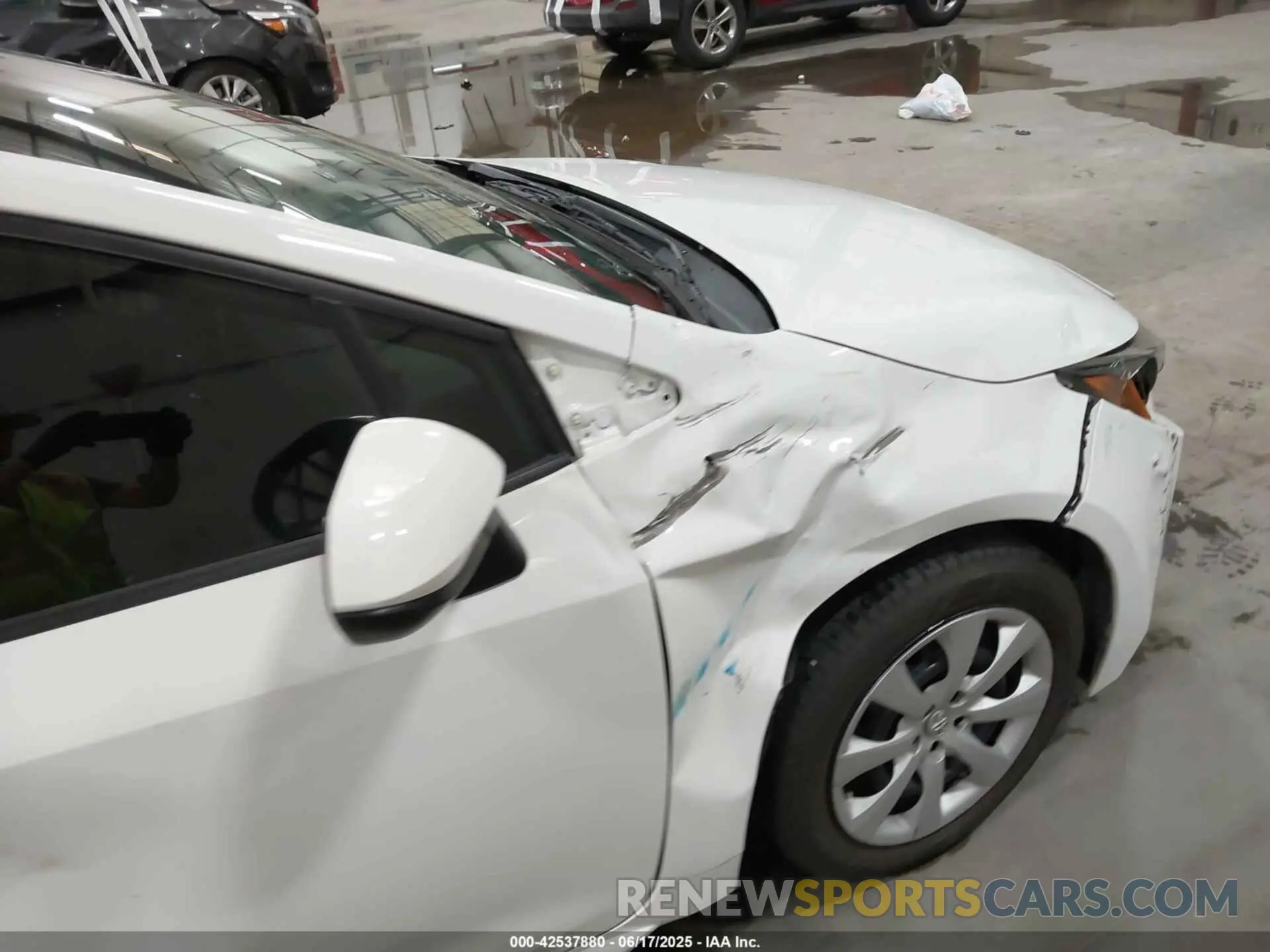 18 Photograph of a damaged car 5YFEPRAE2LP006375 TOYOTA COROLLA 2020