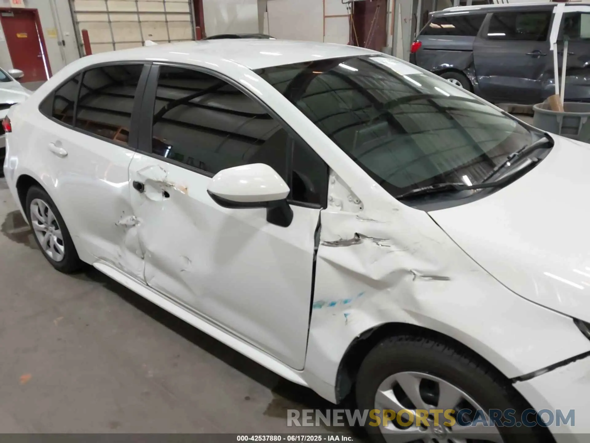 6 Photograph of a damaged car 5YFEPRAE2LP006375 TOYOTA COROLLA 2020