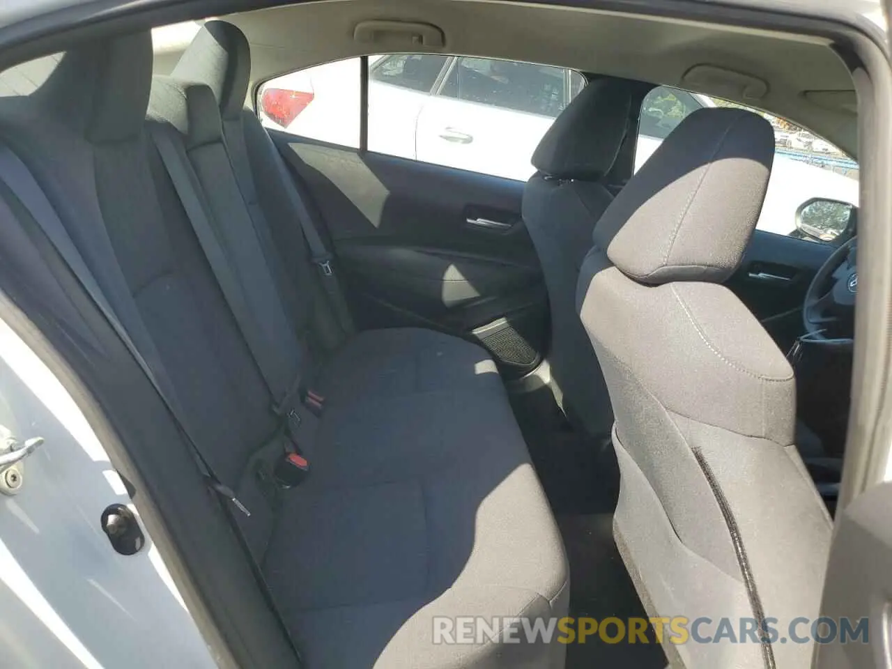 10 Photograph of a damaged car 5YFEPRAE2LP016971 TOYOTA COROLLA 2020