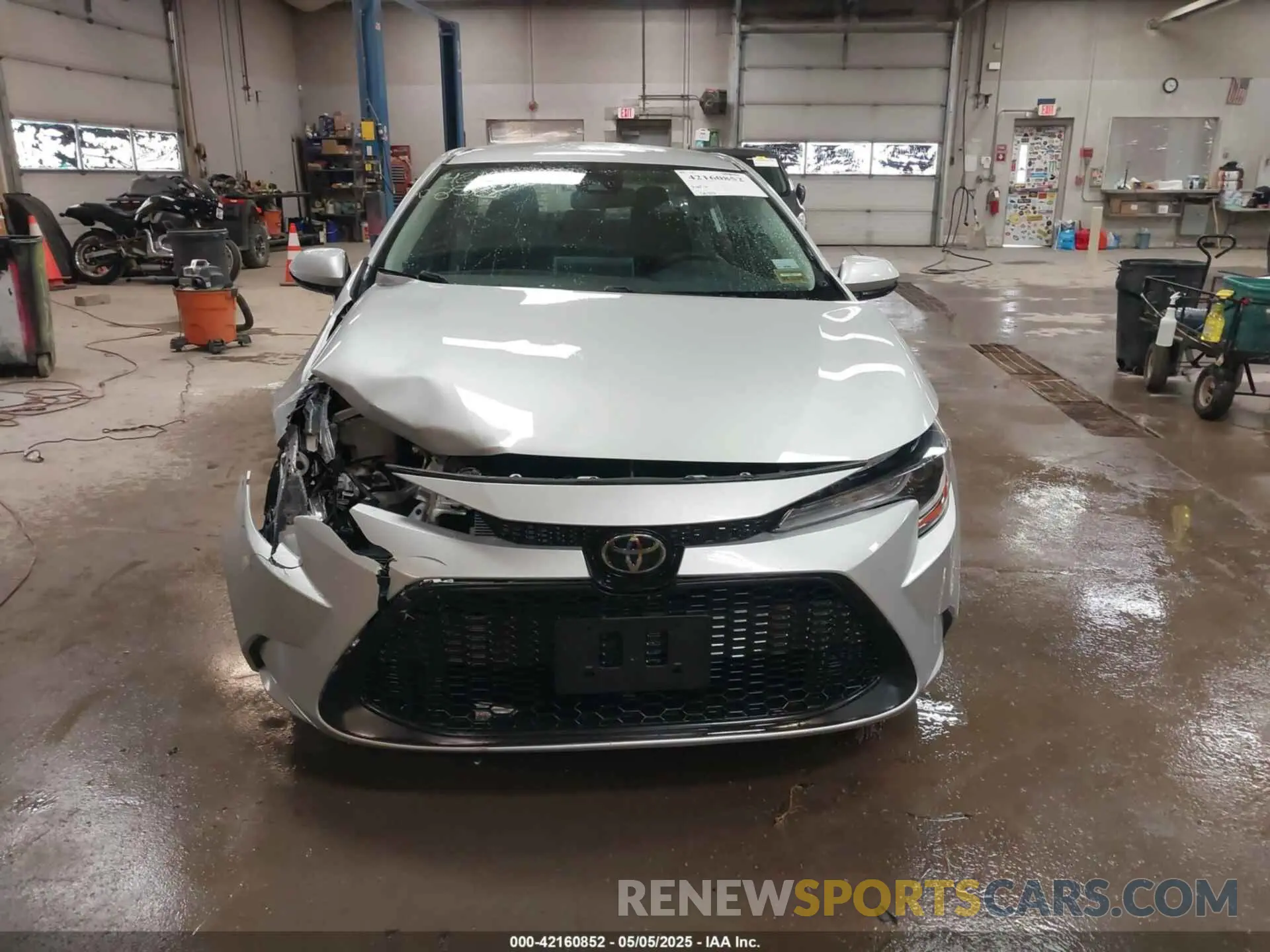 12 Photograph of a damaged car 5YFEPRAE2LP046679 TOYOTA COROLLA 2020