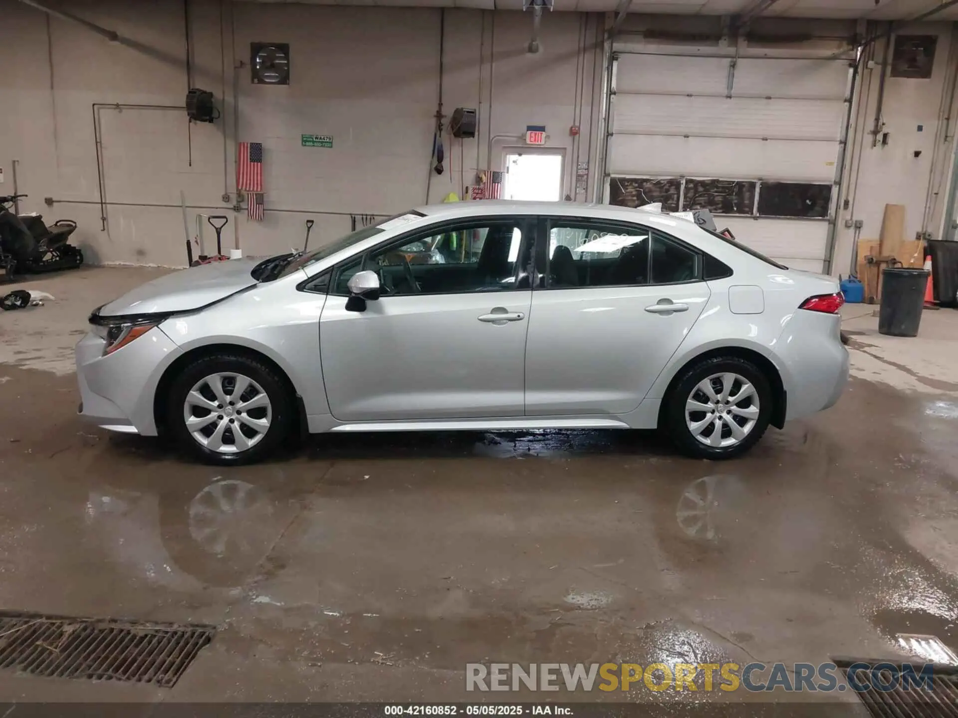 14 Photograph of a damaged car 5YFEPRAE2LP046679 TOYOTA COROLLA 2020