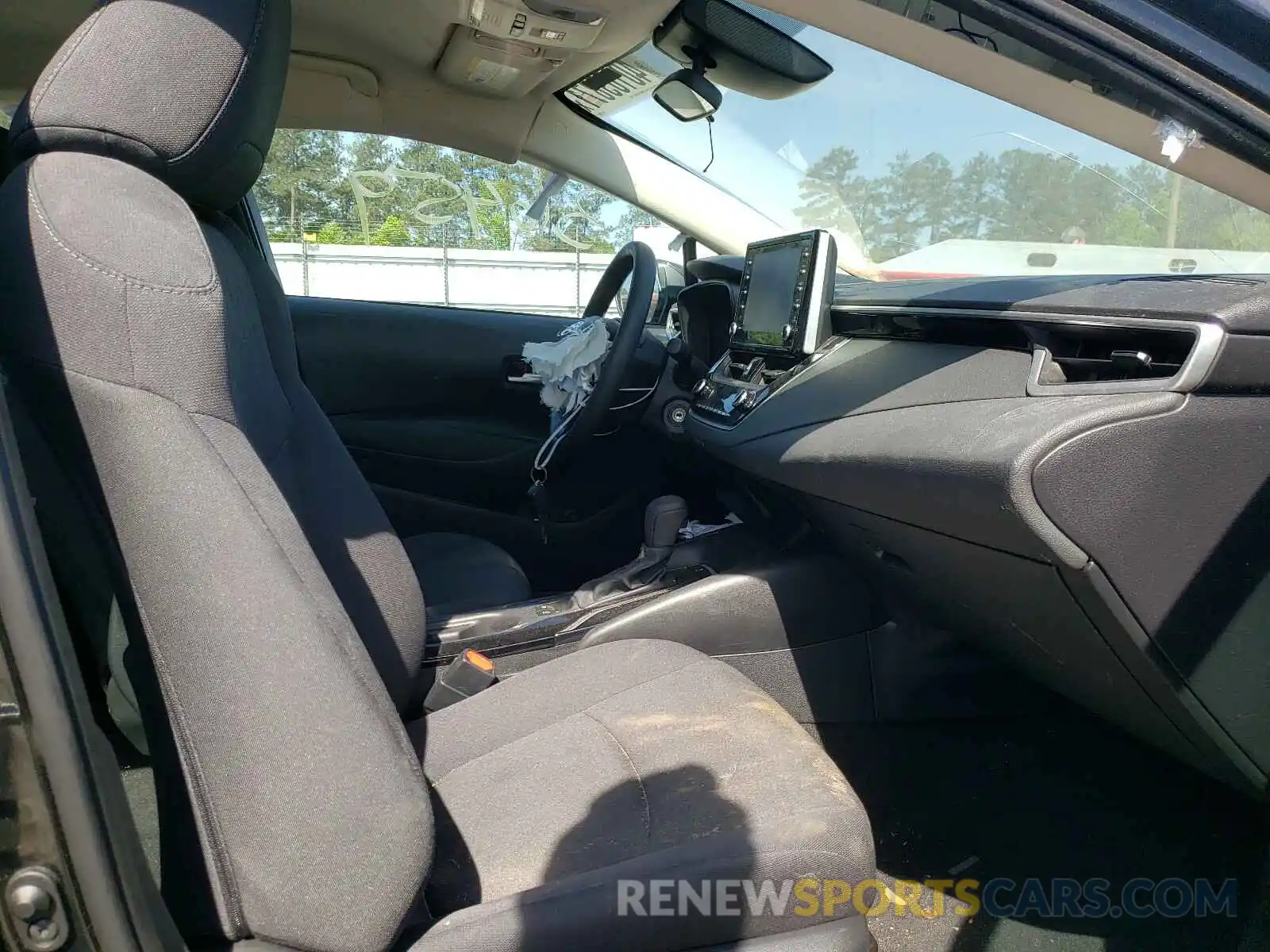 5 Photograph of a damaged car 5YFEPRAE2LP059013 TOYOTA COROLLA 2020