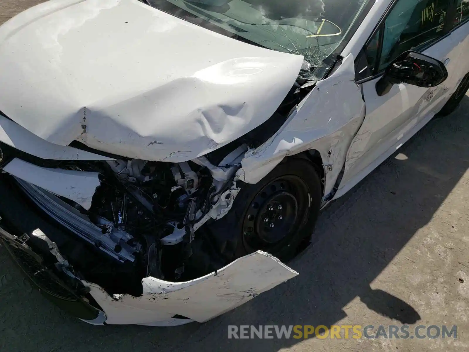 9 Photograph of a damaged car 5YFEPRAE2LP070903 TOYOTA COROLLA 2020