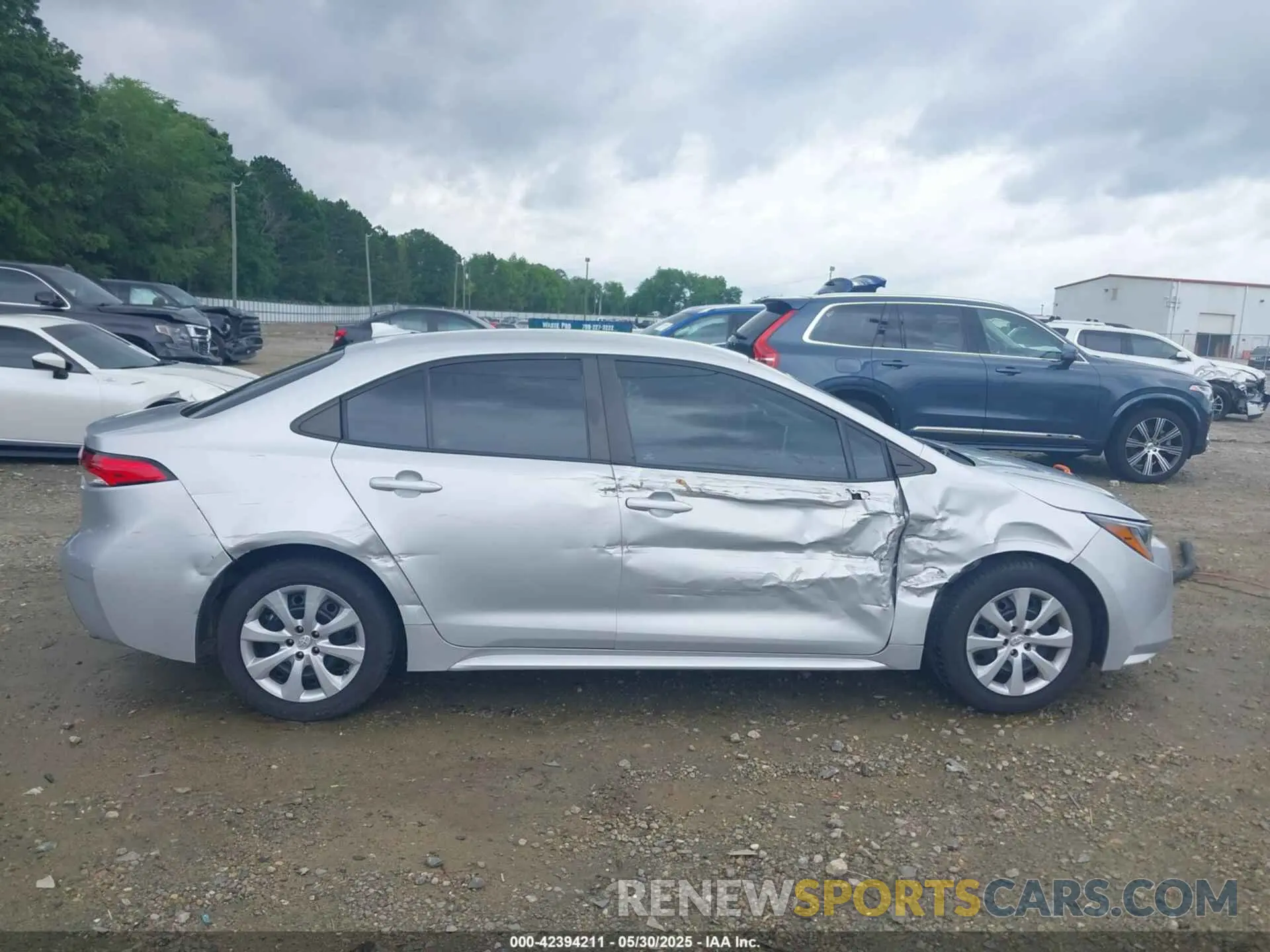 13 Photograph of a damaged car 5YFEPRAE2LP084171 TOYOTA COROLLA 2020