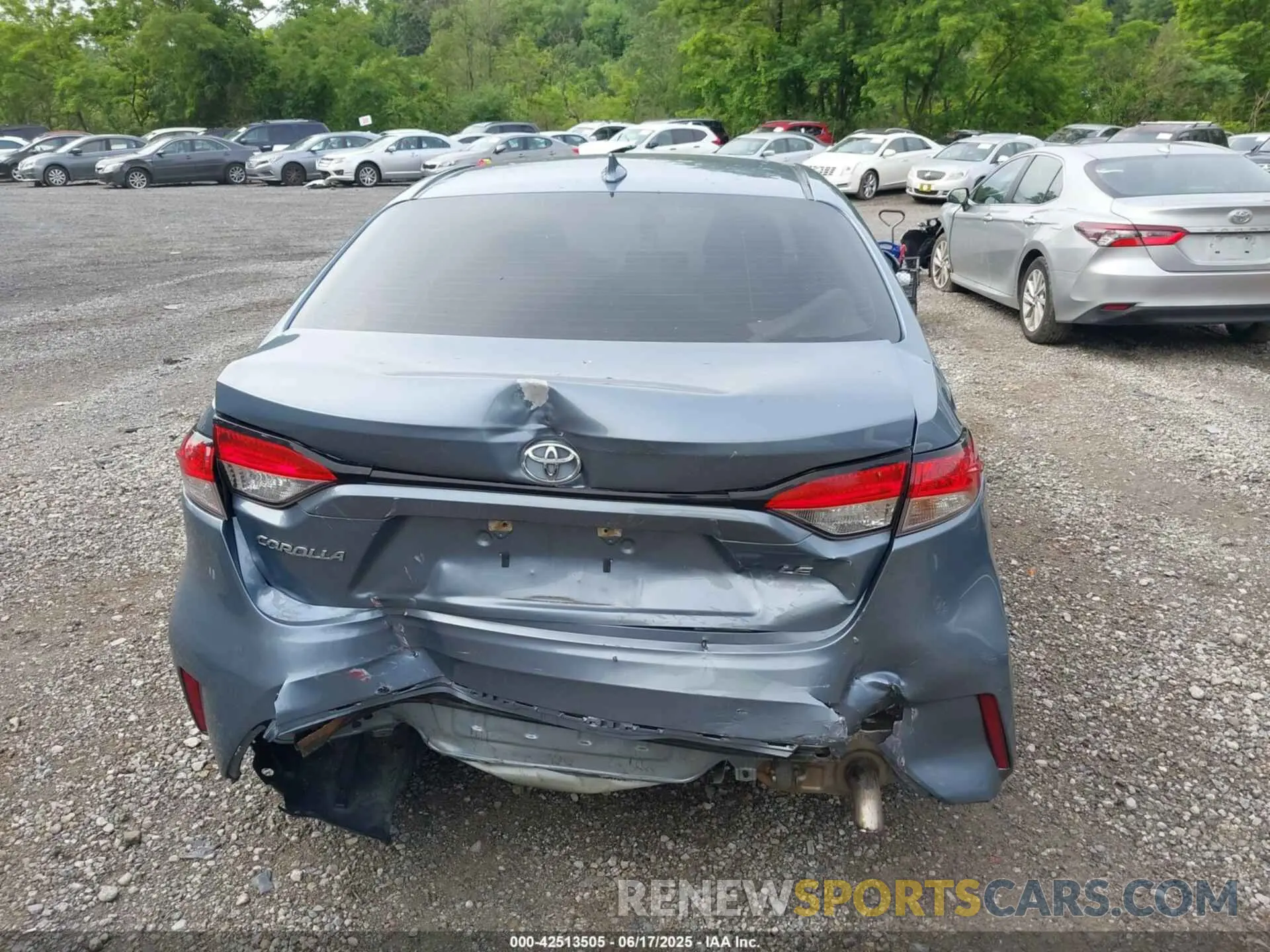 17 Photograph of a damaged car 5YFEPRAE2LP087720 TOYOTA COROLLA 2020