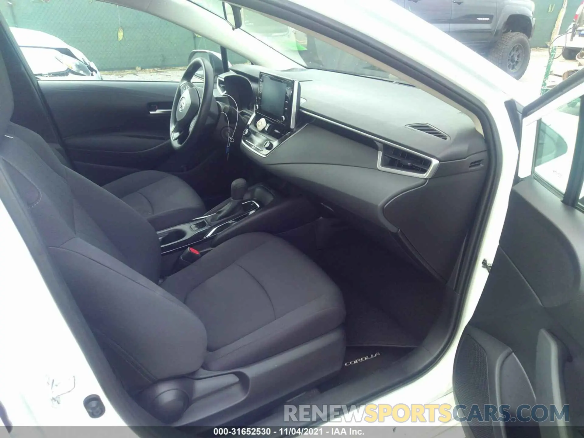 5 Photograph of a damaged car 5YFEPRAE2LP091878 TOYOTA COROLLA 2020