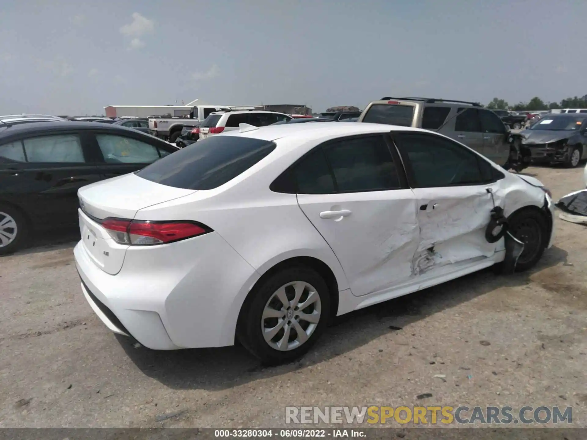 4 Photograph of a damaged car 5YFEPRAE2LP104130 TOYOTA COROLLA 2020