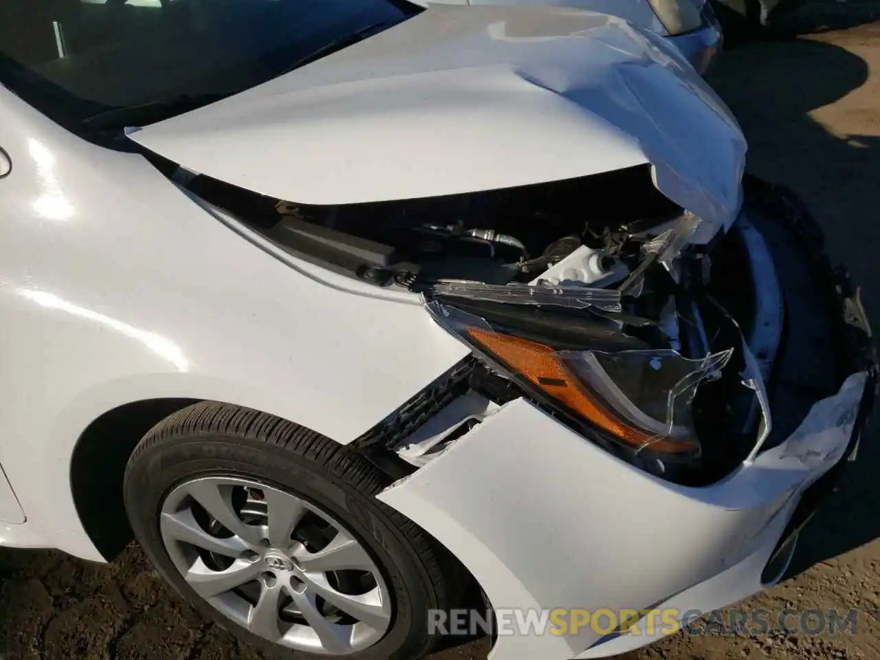 9 Photograph of a damaged car 5YFEPRAE2LP106556 TOYOTA COROLLA 2020