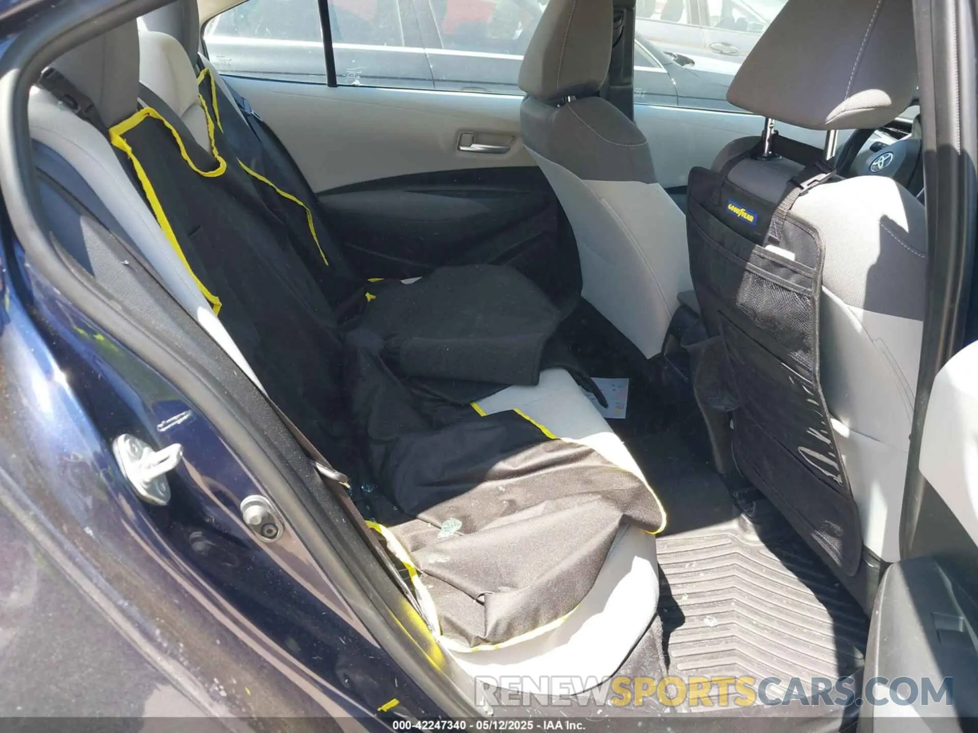8 Photograph of a damaged car 5YFEPRAE2LP108601 TOYOTA COROLLA 2020