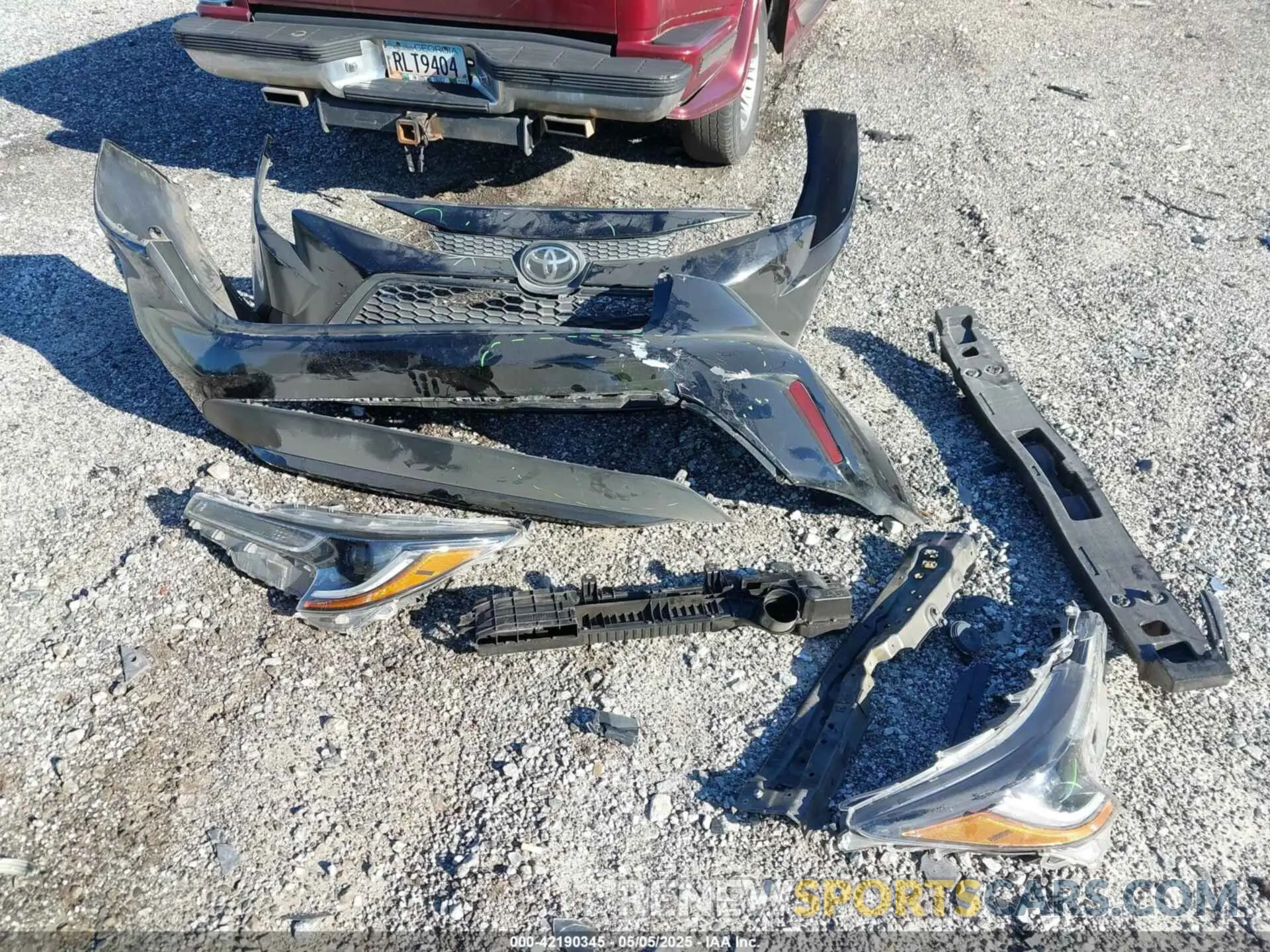 12 Photograph of a damaged car 5YFEPRAE2LP110526 TOYOTA COROLLA 2020
