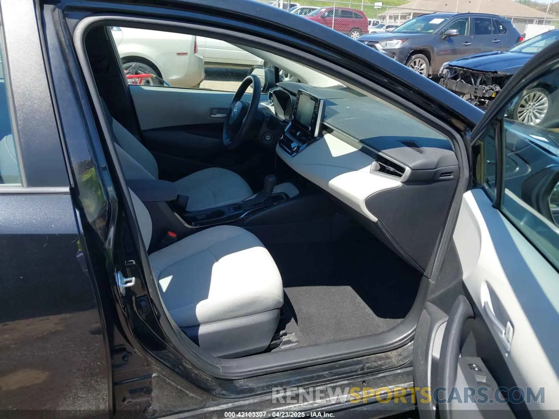 5 Photograph of a damaged car 5YFEPRAE2LP123034 TOYOTA COROLLA 2020