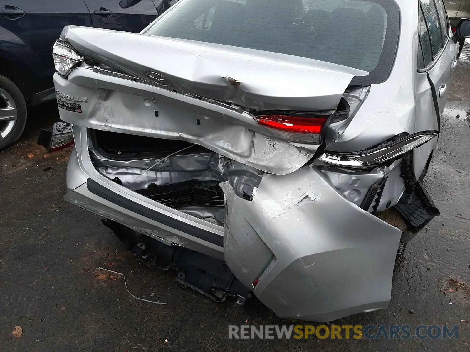 9 Photograph of a damaged car 5YFEPRAE2LP131702 TOYOTA COROLLA 2020
