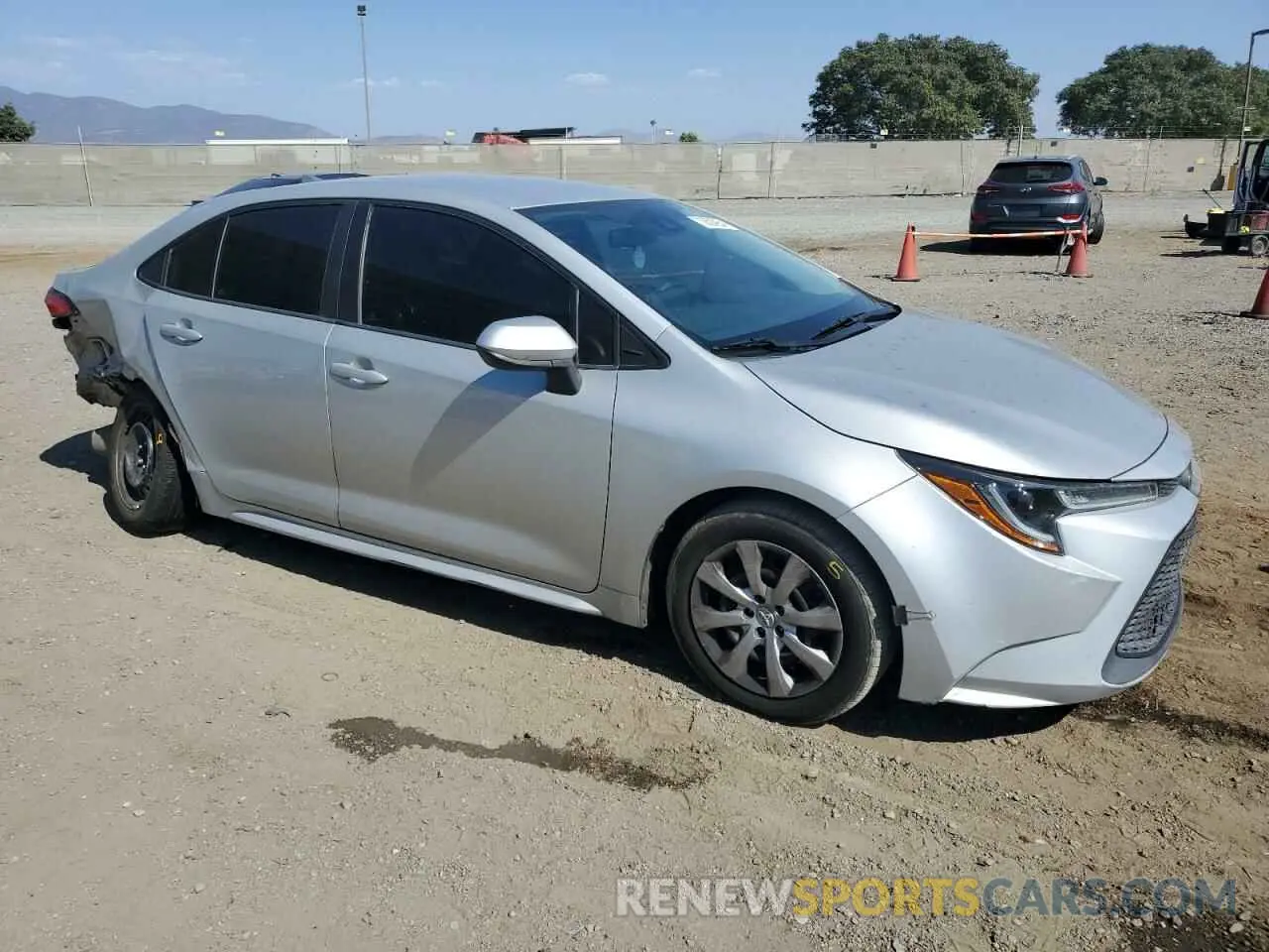 4 Photograph of a damaged car 5YFEPRAE3LP009950 TOYOTA COROLLA 2020