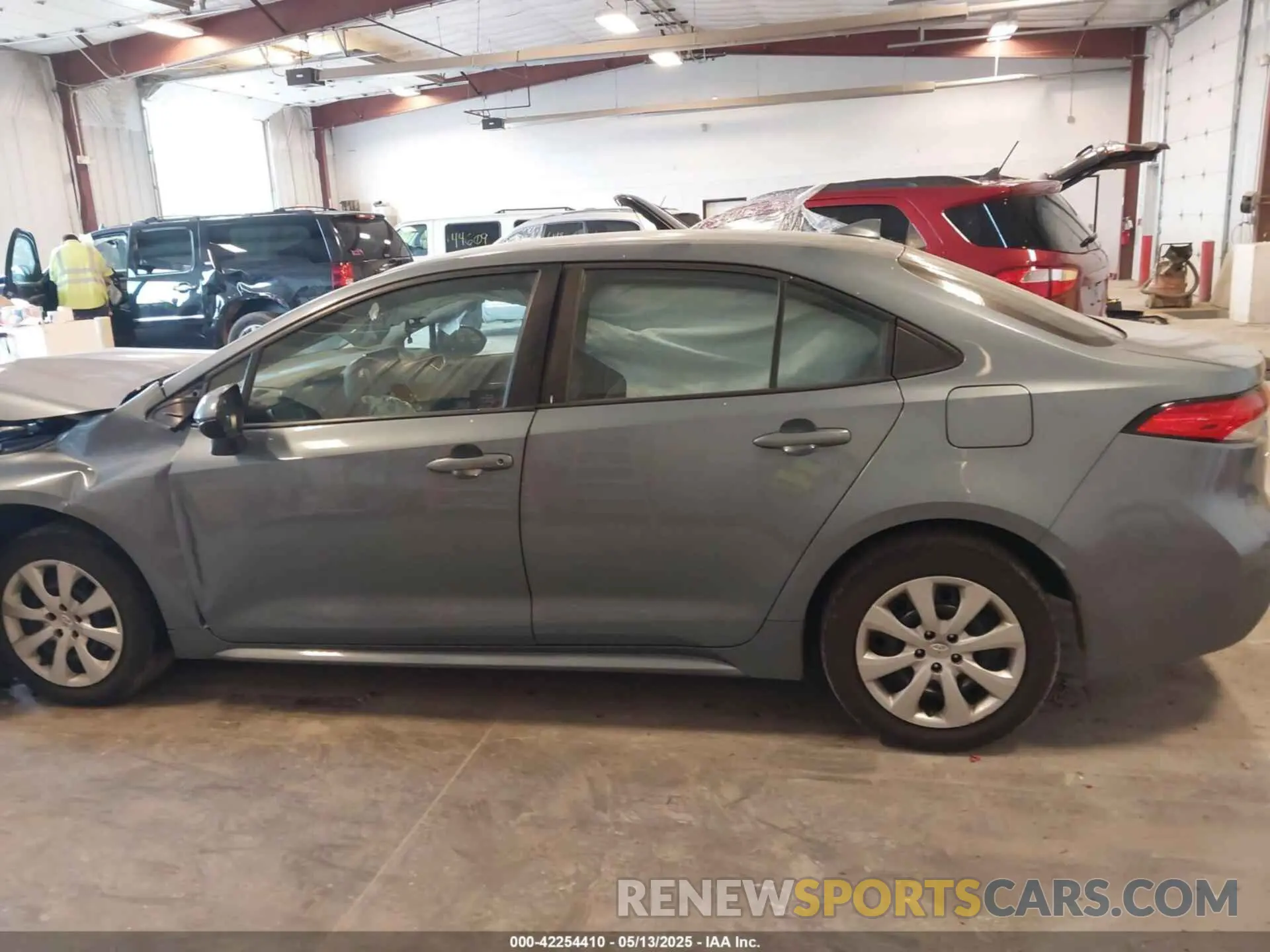 14 Photograph of a damaged car 5YFEPRAE3LP065225 TOYOTA COROLLA 2020