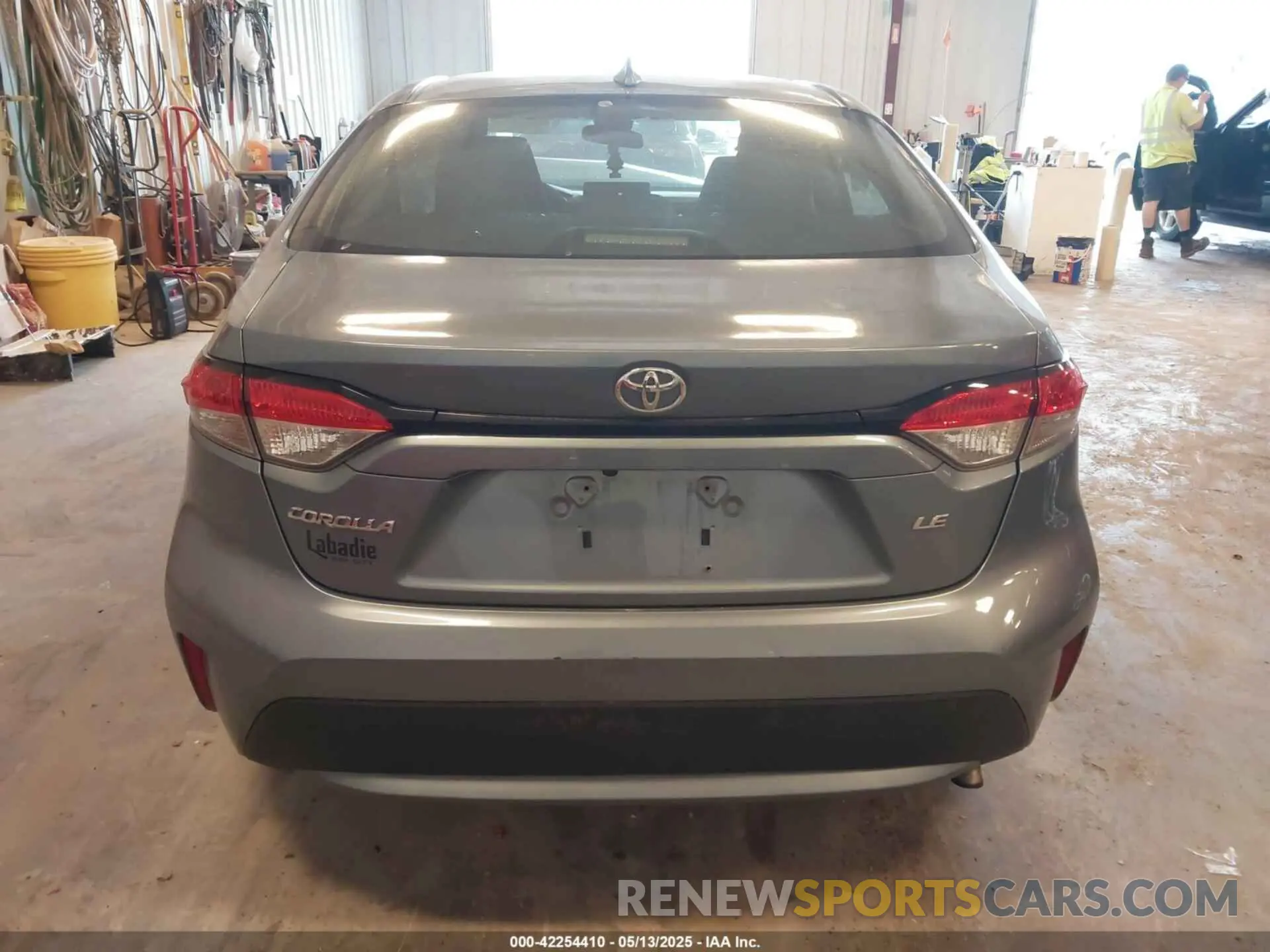 16 Photograph of a damaged car 5YFEPRAE3LP065225 TOYOTA COROLLA 2020