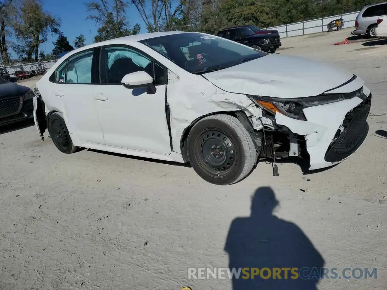 4 Photograph of a damaged car 5YFEPRAE3LP074409 TOYOTA COROLLA 2020