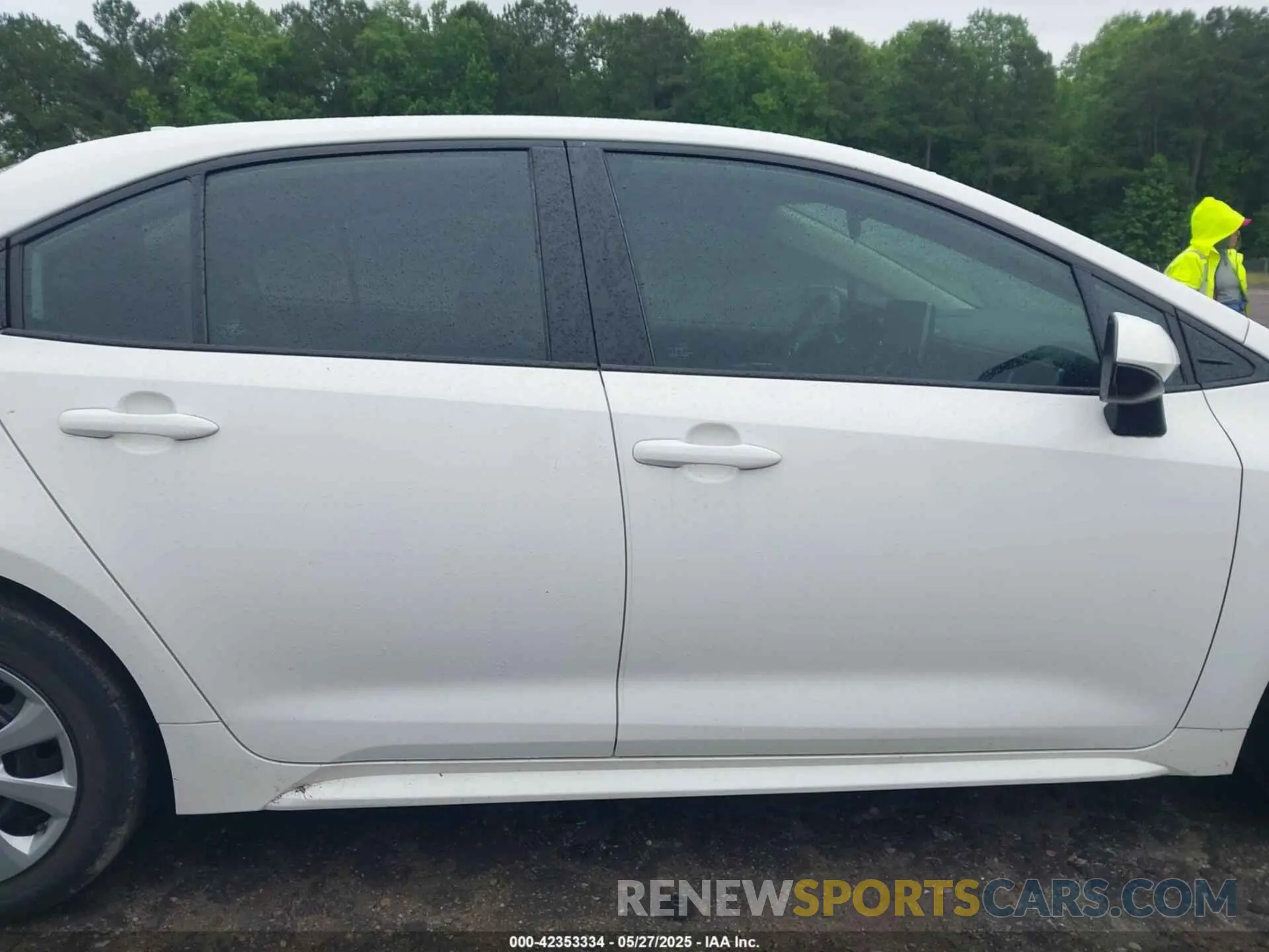 14 Photograph of a damaged car 5YFEPRAE3LP075222 TOYOTA COROLLA 2020