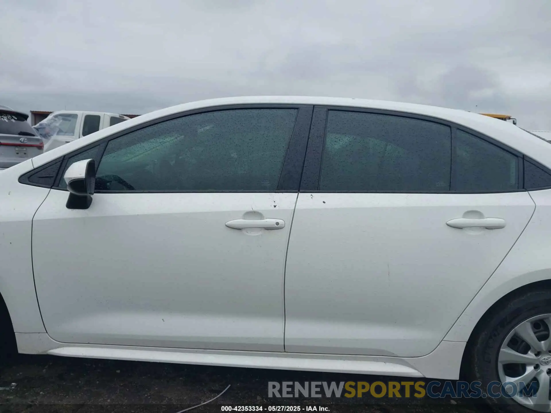 15 Photograph of a damaged car 5YFEPRAE3LP075222 TOYOTA COROLLA 2020