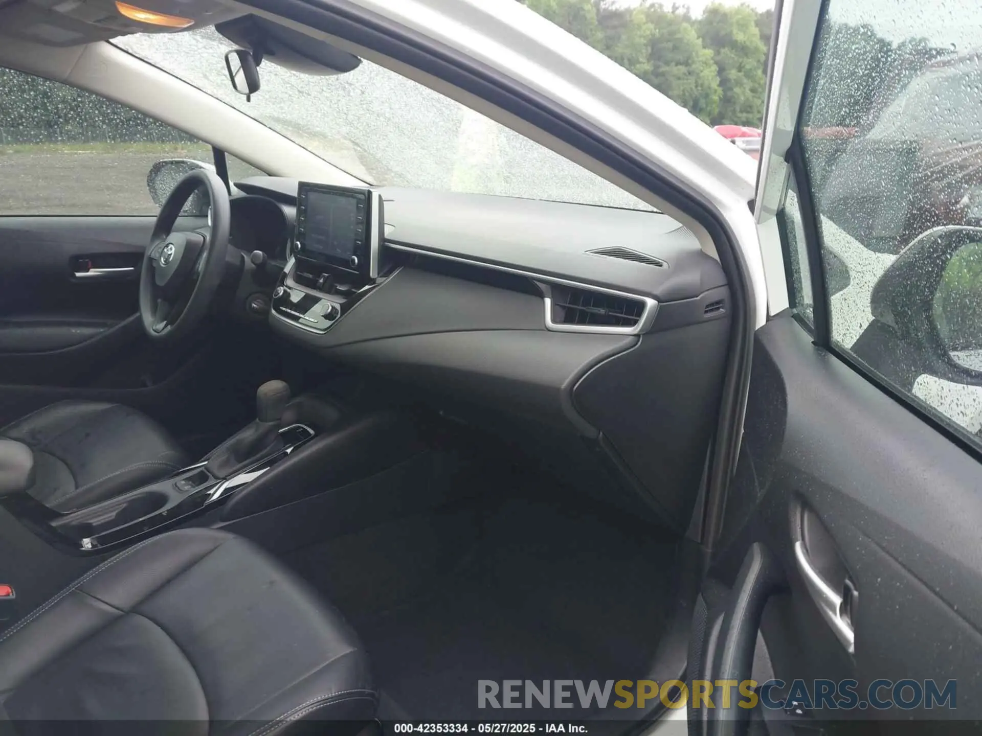 5 Photograph of a damaged car 5YFEPRAE3LP075222 TOYOTA COROLLA 2020