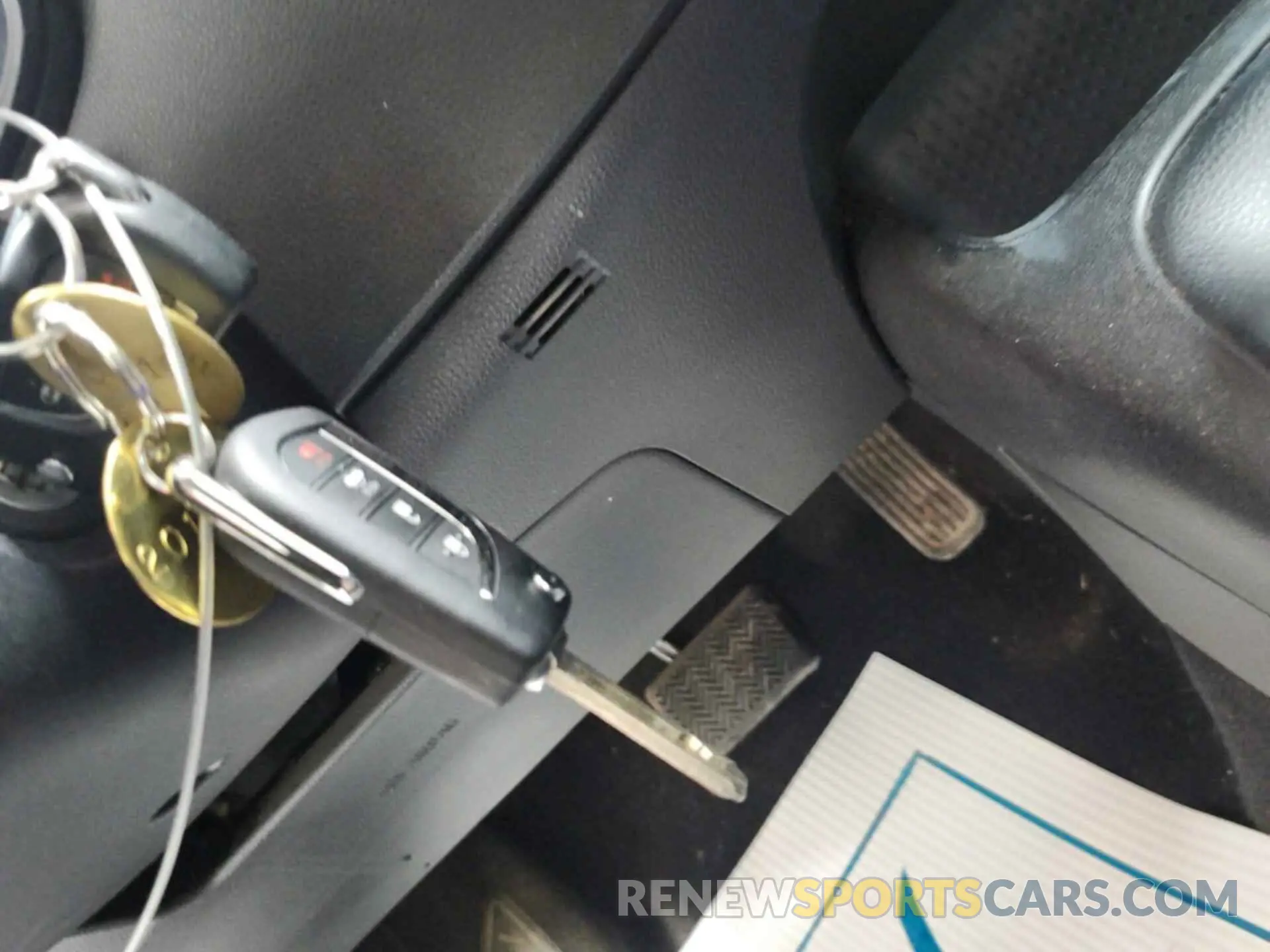 1 Photograph of a damaged car 5YFEPRAE3LP082056 TOYOTA COROLLA 2020