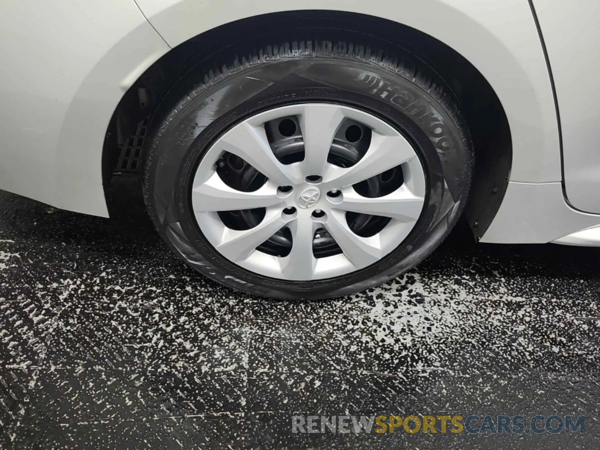 3 Photograph of a damaged car 5YFEPRAE3LP082056 TOYOTA COROLLA 2020