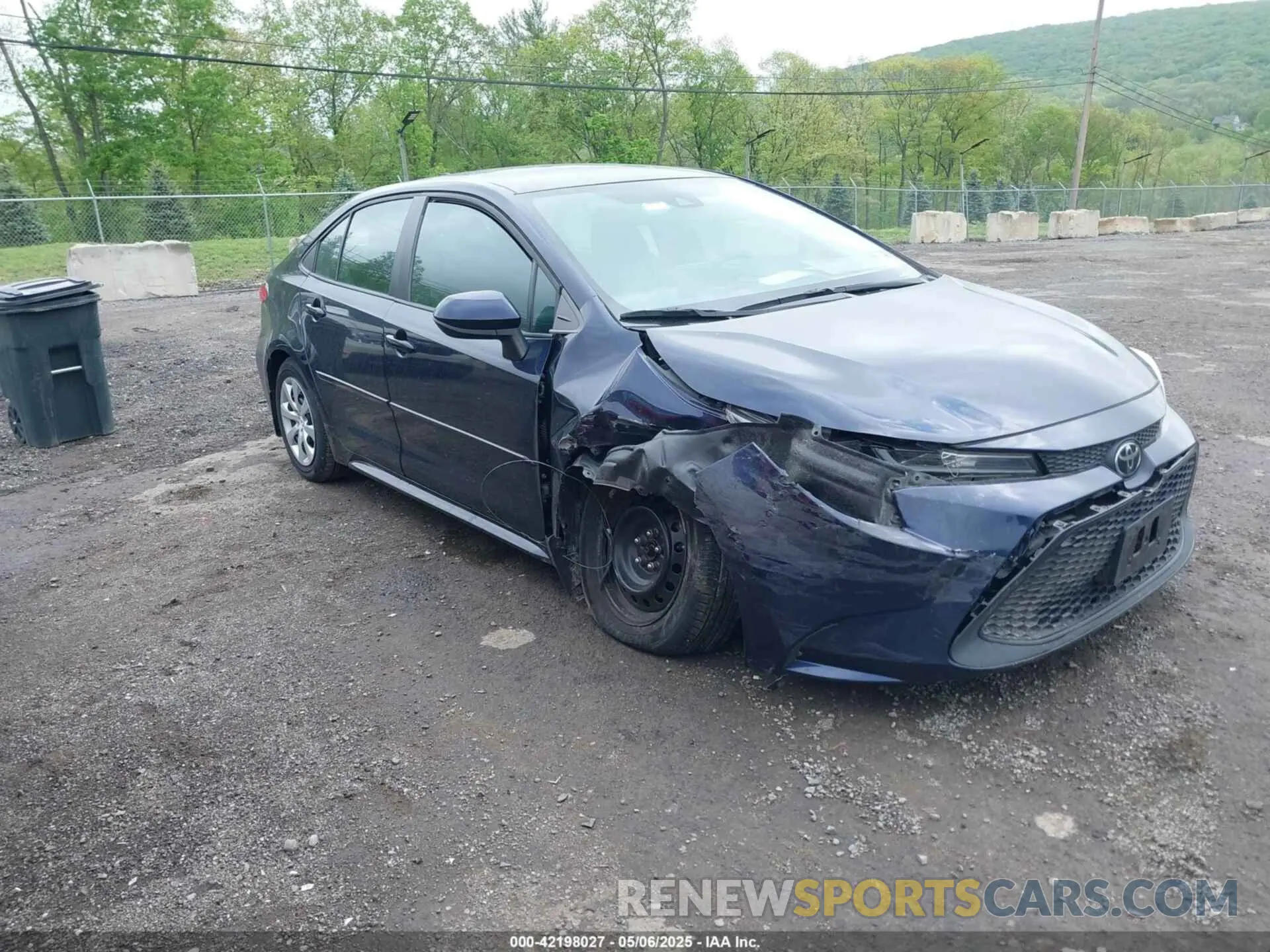1 Photograph of a damaged car 5YFEPRAE3LP084227 TOYOTA COROLLA 2020