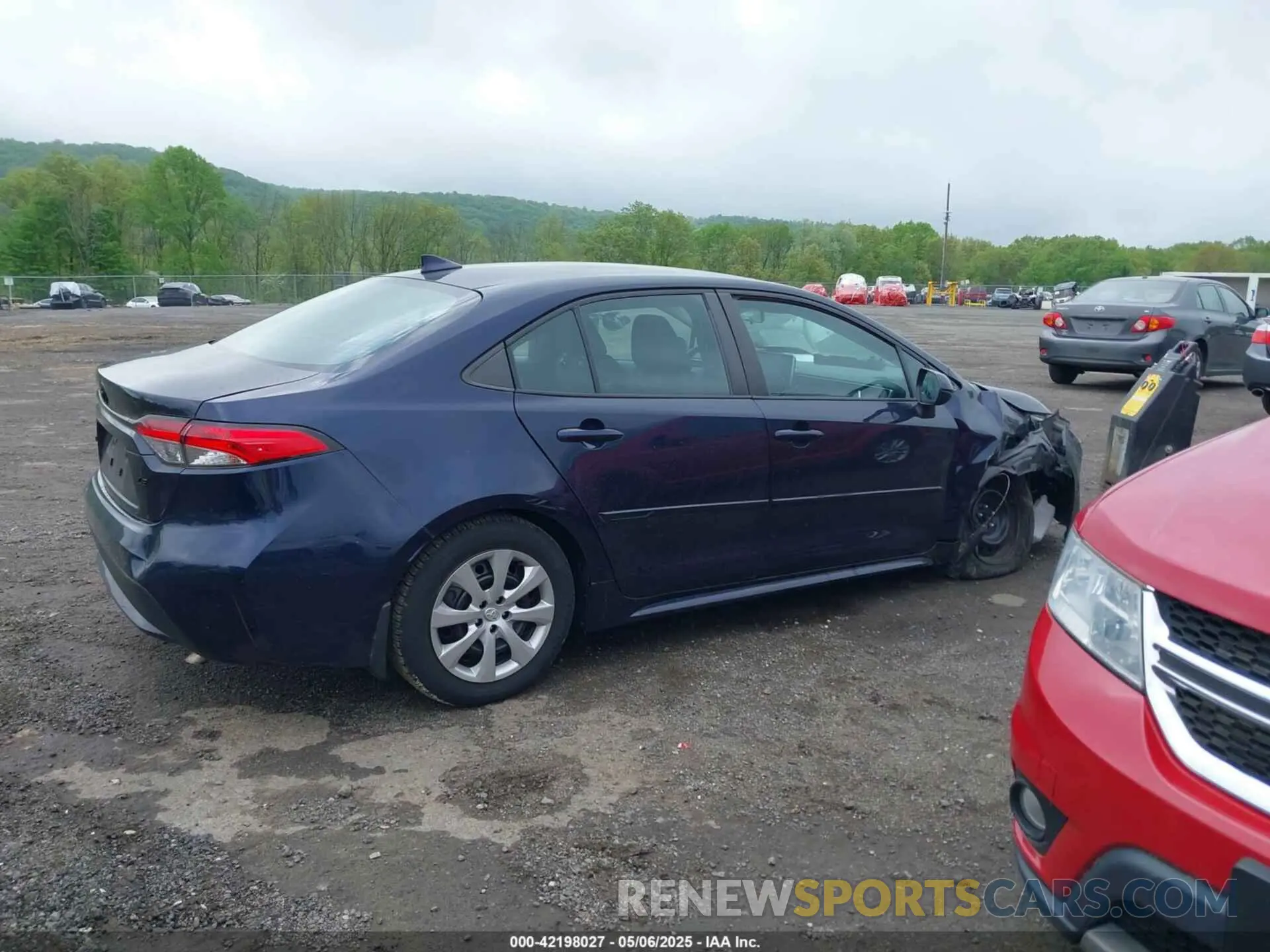 13 Photograph of a damaged car 5YFEPRAE3LP084227 TOYOTA COROLLA 2020