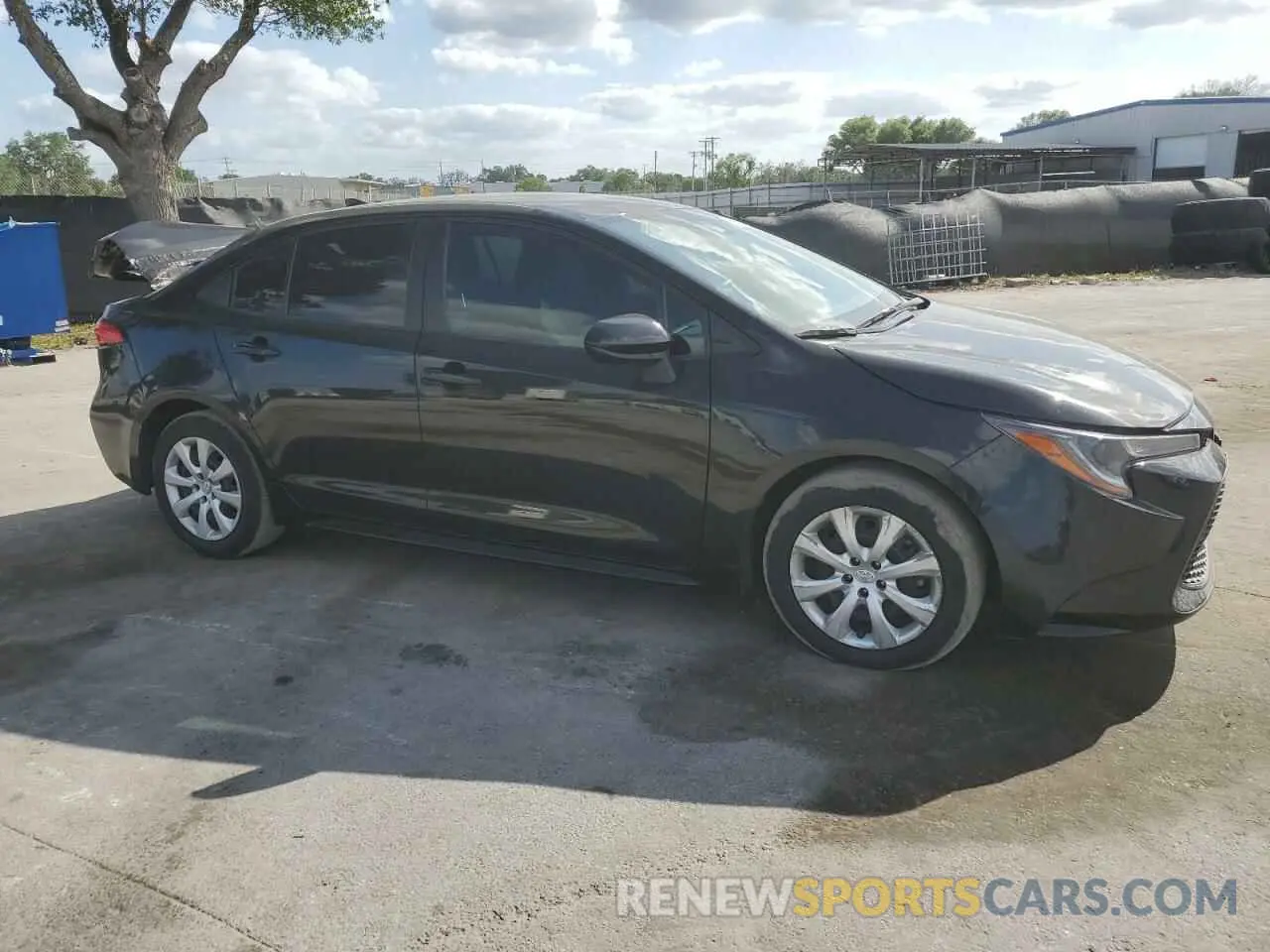 4 Photograph of a damaged car 5YFEPRAE3LP086771 TOYOTA COROLLA 2020