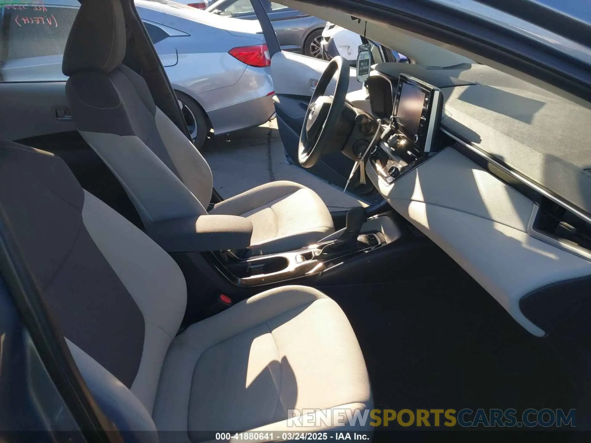 5 Photograph of a damaged car 5YFEPRAE3LP098127 TOYOTA COROLLA 2020