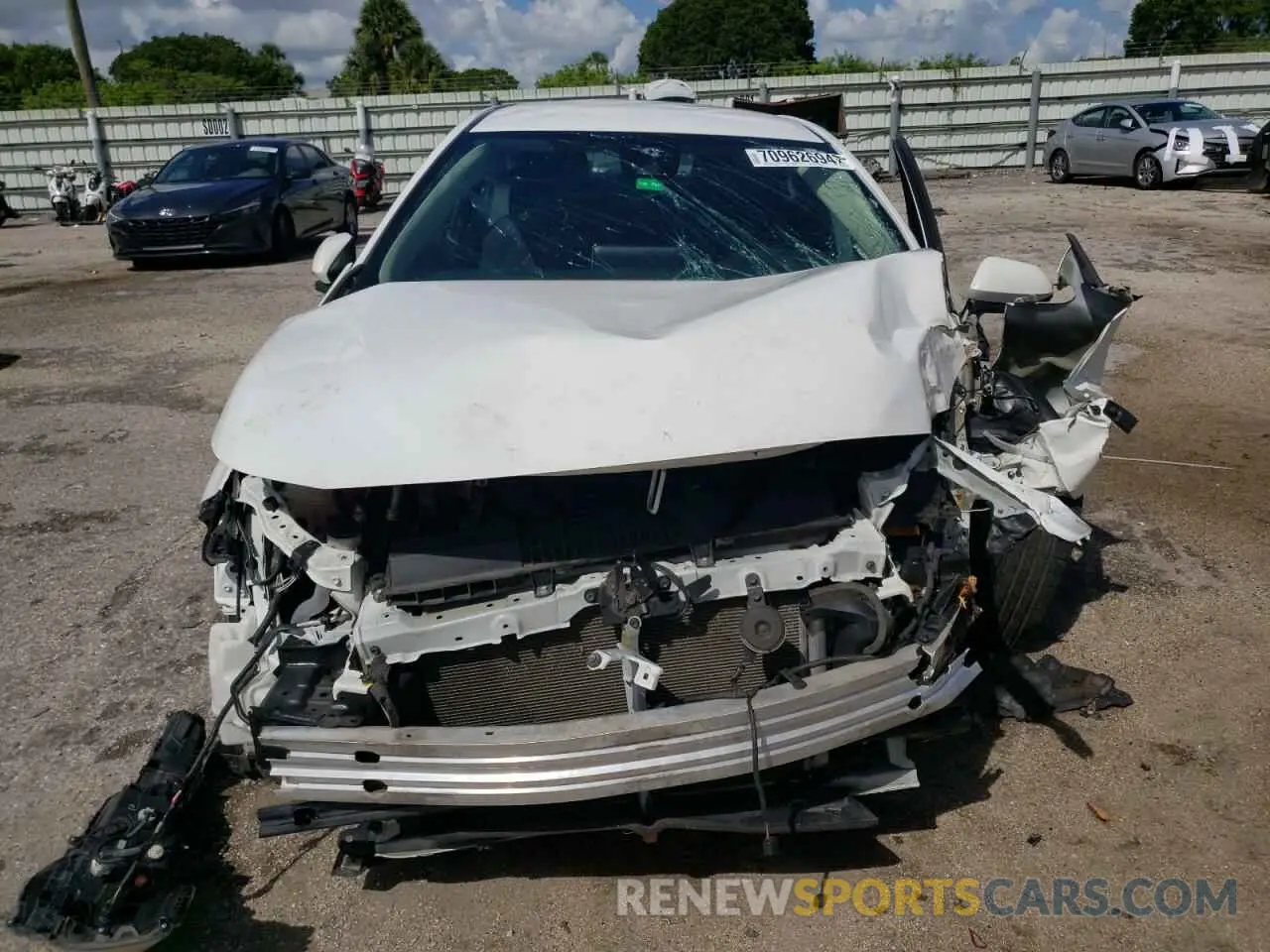 5 Photograph of a damaged car 5YFEPRAE3LP098323 TOYOTA COROLLA 2020