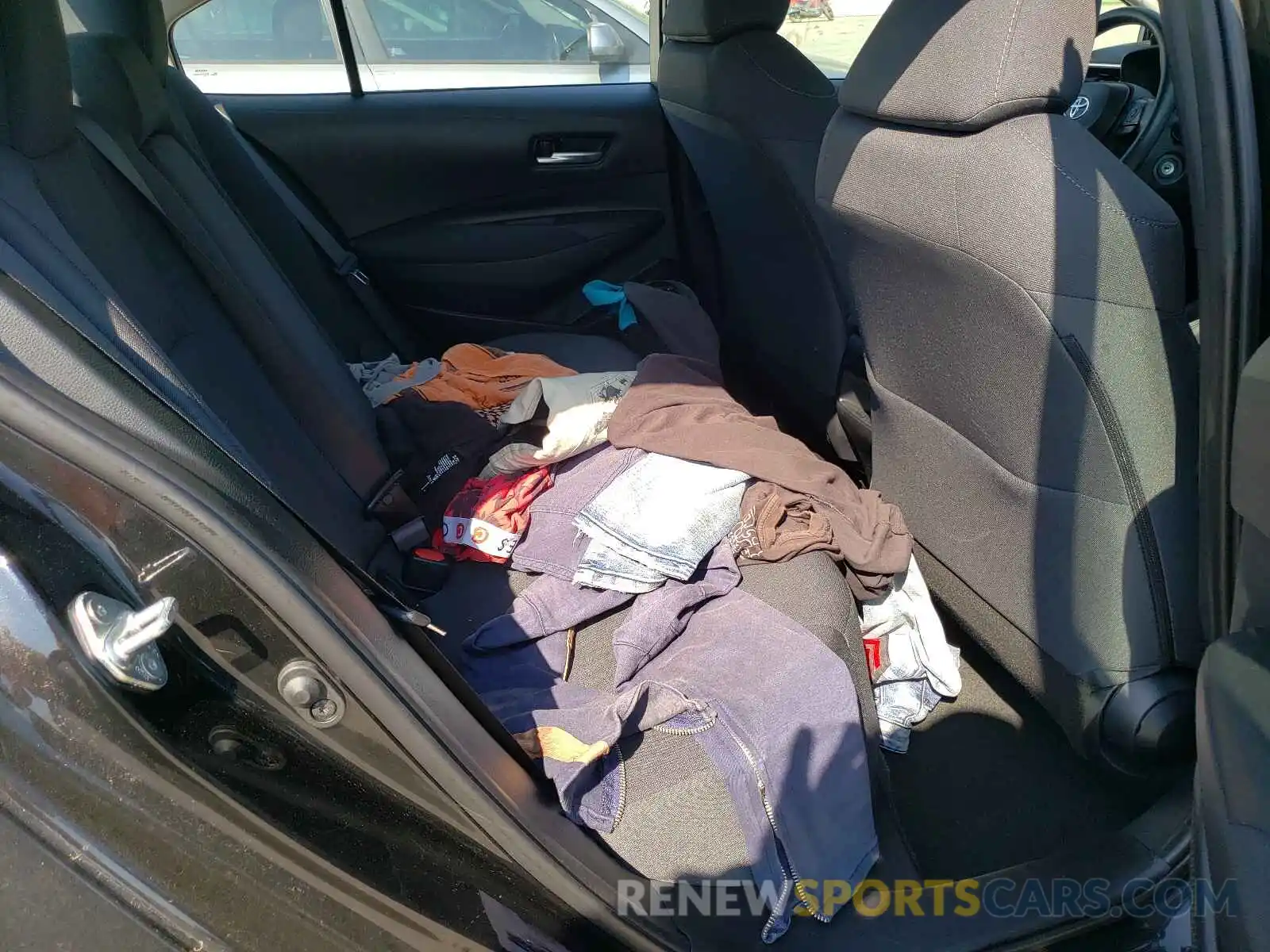 6 Photograph of a damaged car 5YFEPRAE3LP098970 TOYOTA COROLLA 2020